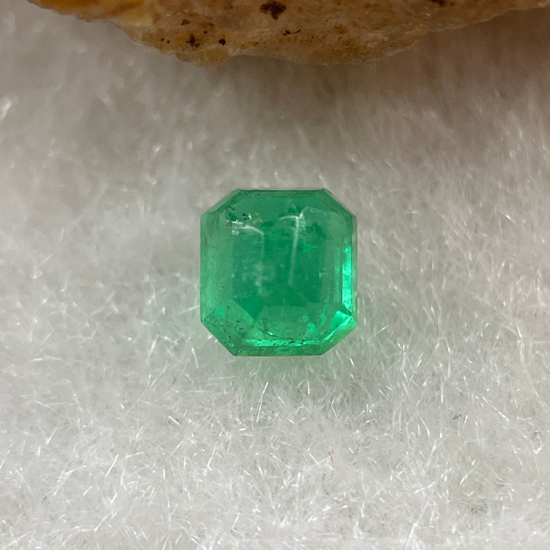 Natural Colombia Vivid Green Emerald (Beryl) Cut-Cornered Square Step cut 0.42ct 4.2 by 4.1 by 3.1mm - Huangs Jadeite and Jewelry Pte Ltd