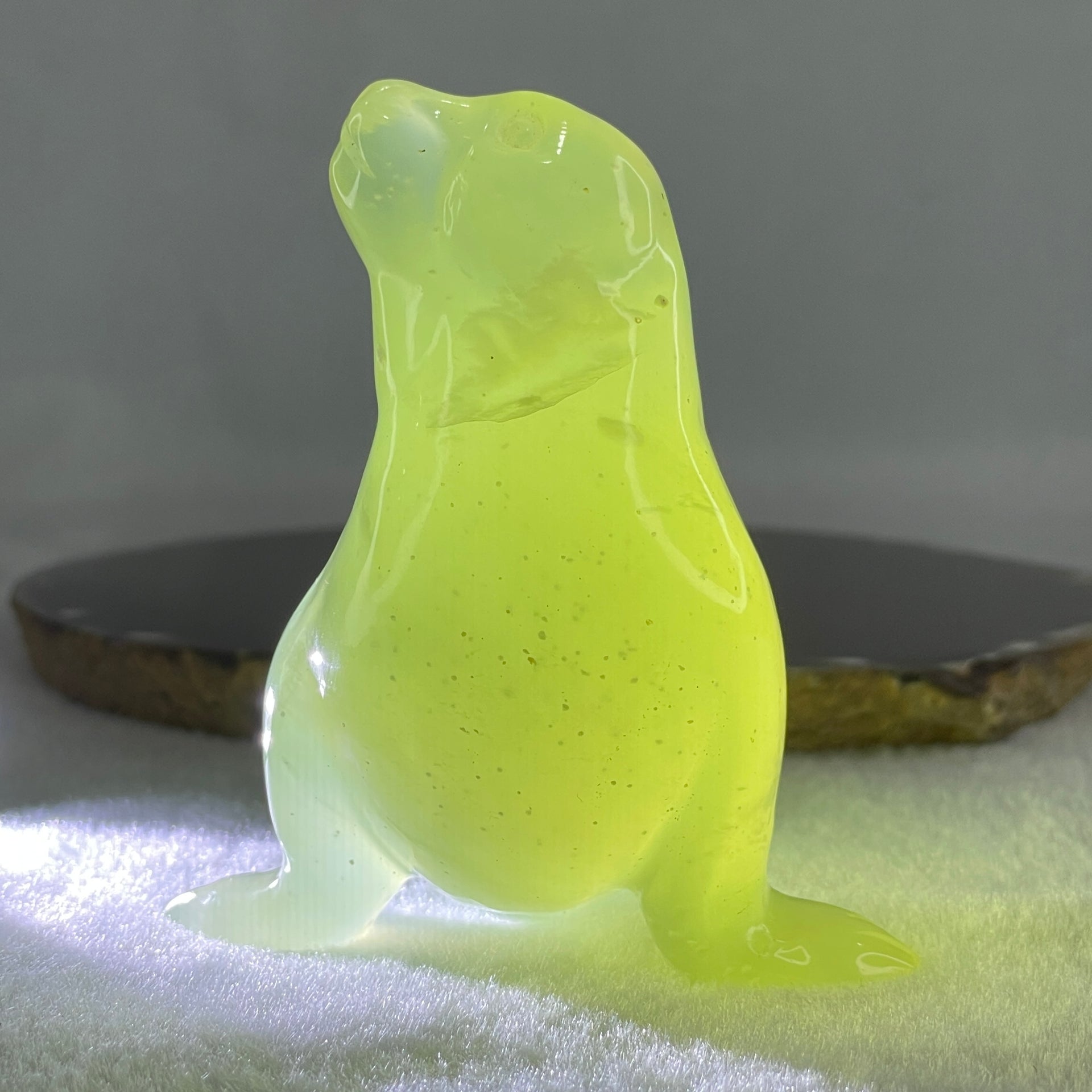 Natural Green Serpentine Seal Display 280.3g 98.5 by 72.8 by 82.4mm - Huangs Jadeite and Jewelry Pte Ltd