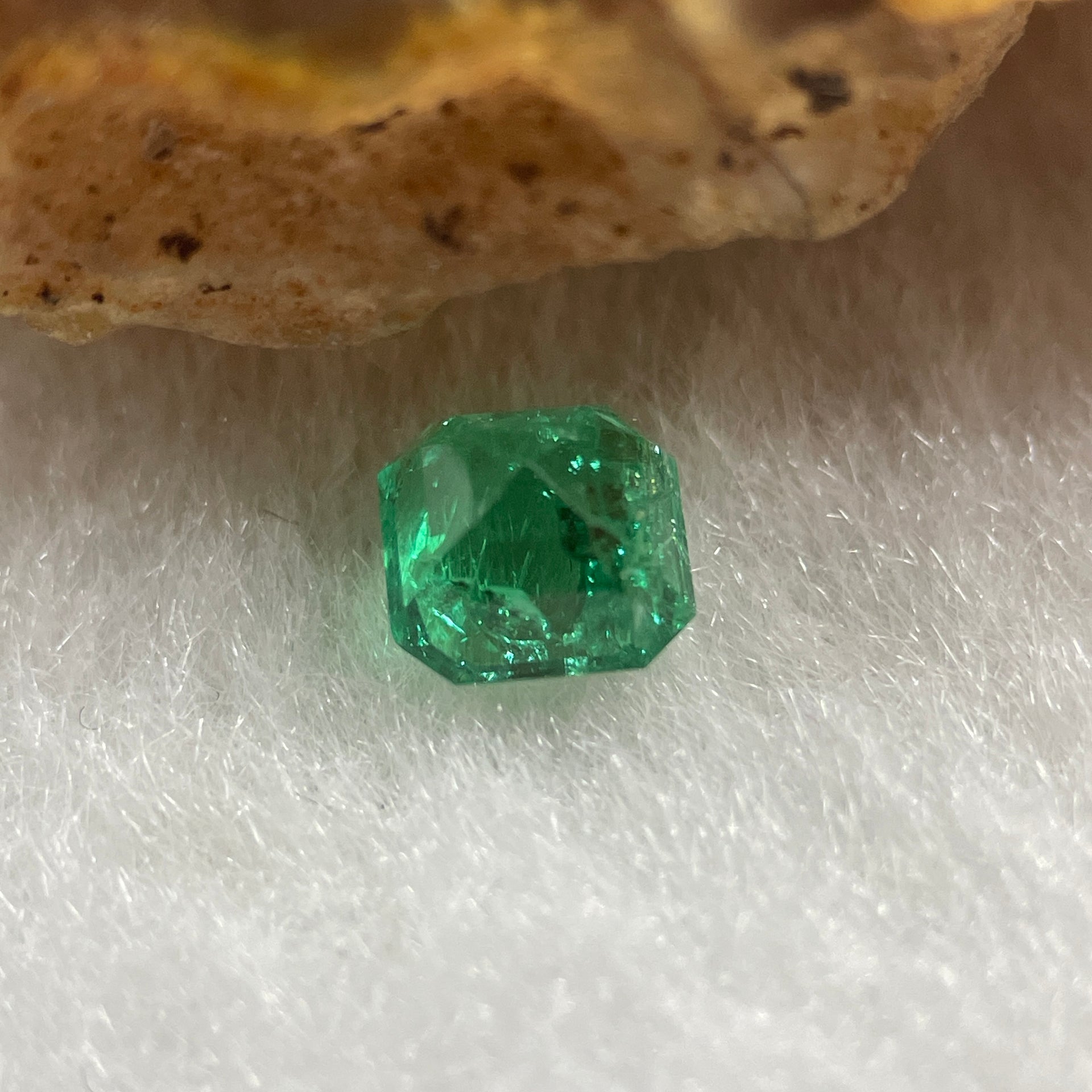 Natural Colombia Green Emerald (Beryl) Cut-Cornered Rectangular step cut 0.52ct 4.8 by 4.7 by 3.5mm - Huangs Jadeite and Jewelry Pte Ltd