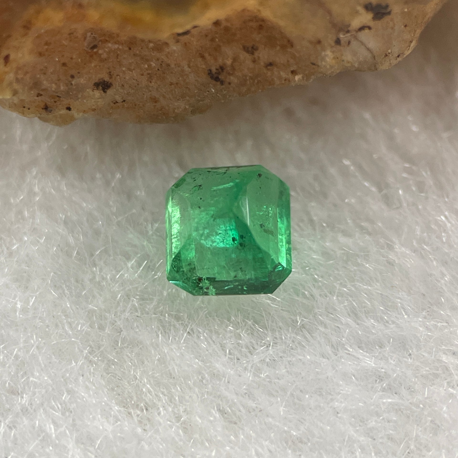 Natural Colombia Green Emerald (Beryl) Cut-Cornered Rectangular step cut 0.51ct 4.8 by 4.5 by 3.3mm - Huangs Jadeite and Jewelry Pte Ltd