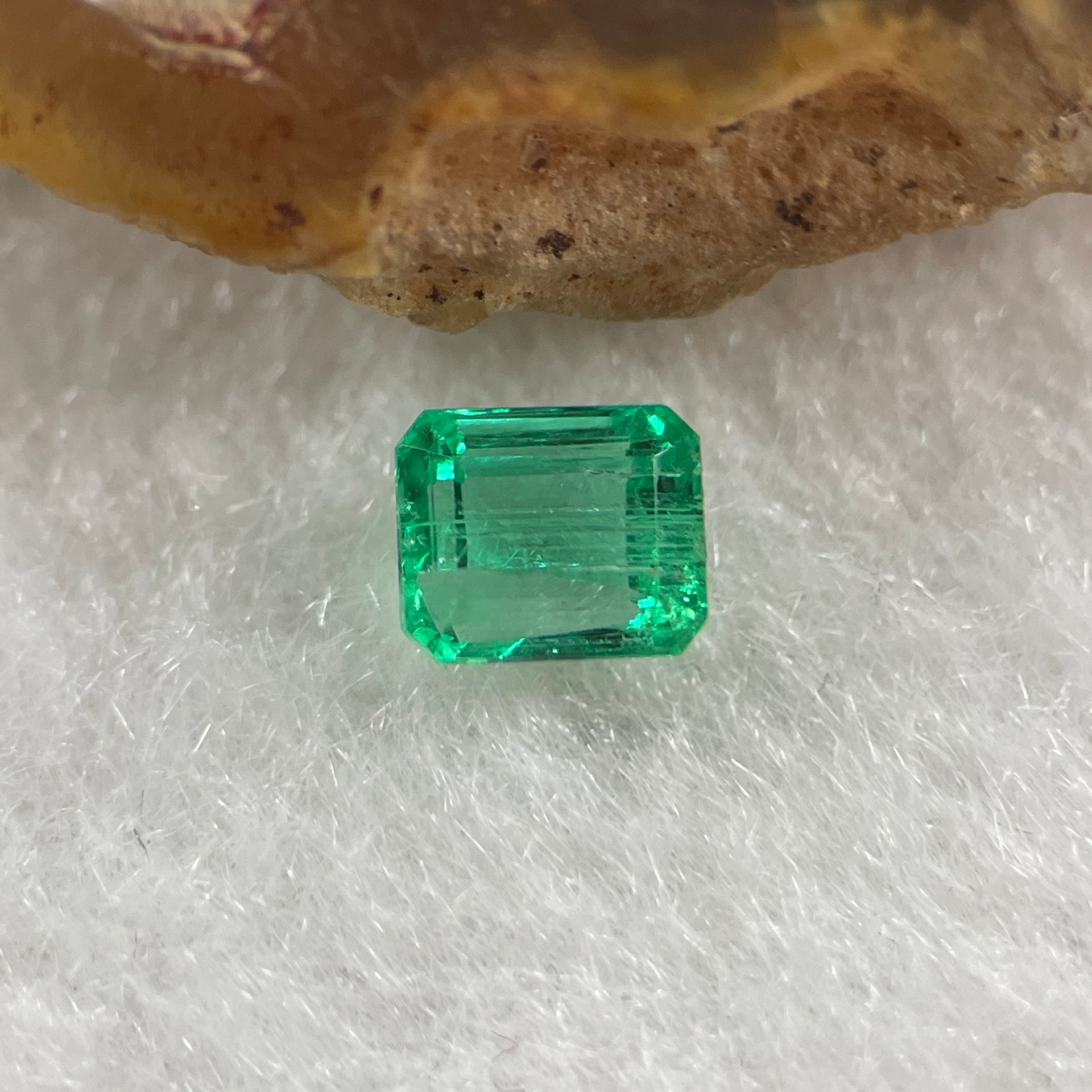 Natural Colombia Green Emerald (Beryl) Cut-Cornered Rectangular step cut 0.53ct 5.2 by 4.4 by 3.0mm - Huangs Jadeite and Jewelry Pte Ltd