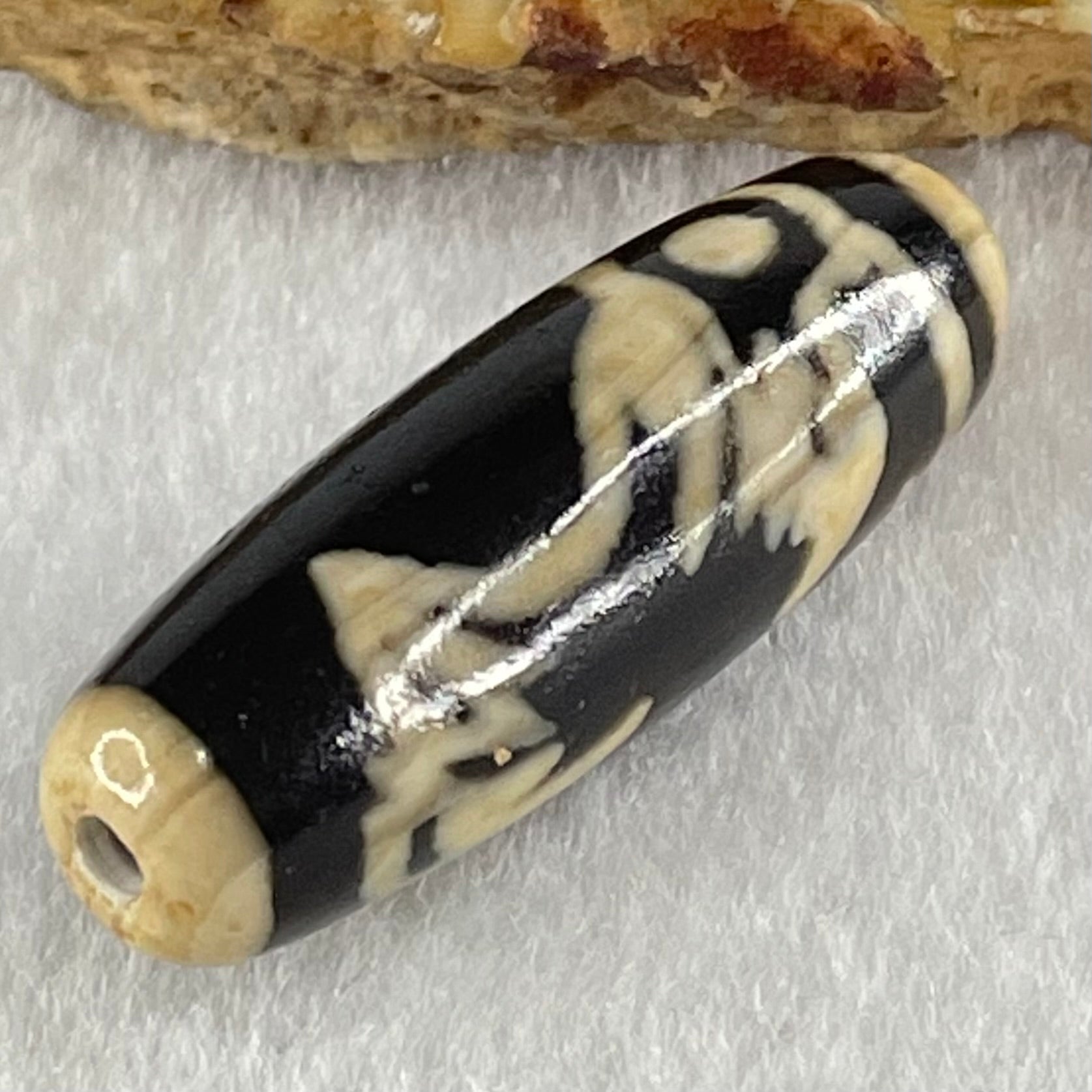 Natural Powerful Tibetan Old Oily Agate Condor Dzi Bead Heavenly Master (Tian Zhu) 神鹰珠 8.67g 36.6 by 12.3mm - Huangs Jadeite and Jewelry Pte Ltd