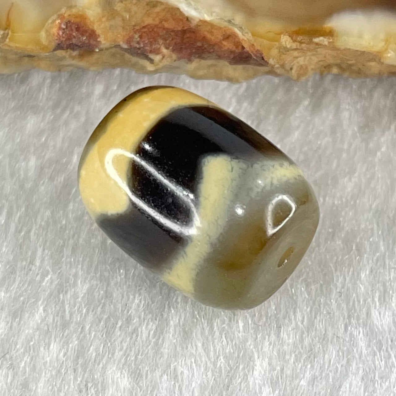 Natural Powerful Tibetan Old Oily Agate Tiger Tooth Daluo Dzi Bead Heavenly Master (Tian Zhu) 虎呀天诛 2.41g 13.3 by 10.4mm - Huangs Jadeite and Jewelry Pte Ltd