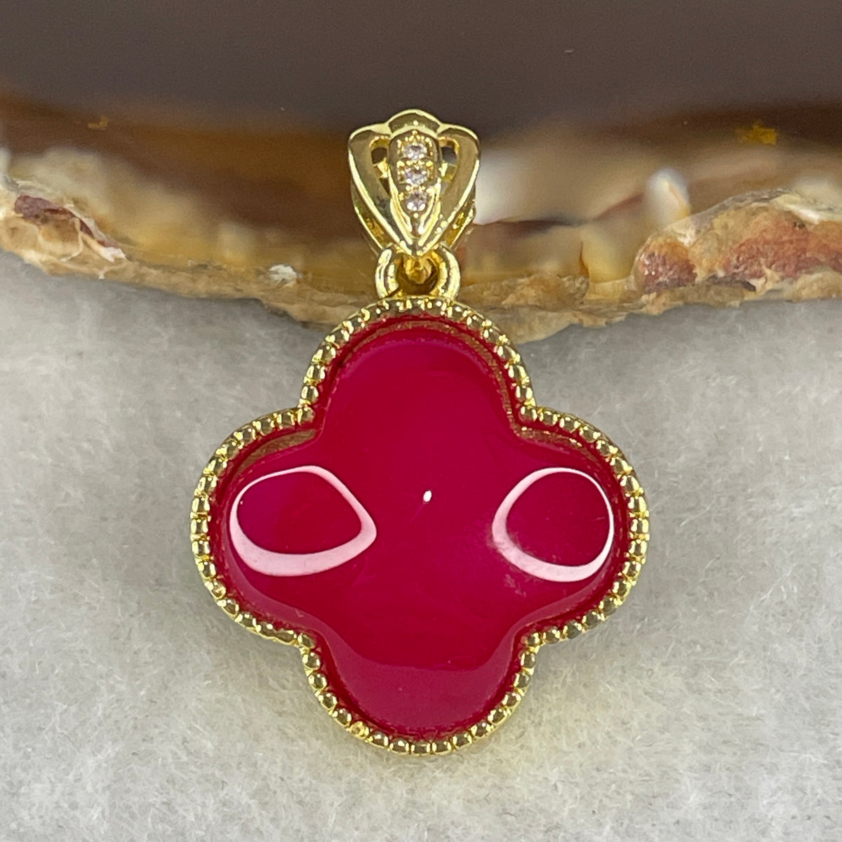 Natural Red Agate Four-Leaf Clover Charm Pendant with Gold-Tone Setting | Vibrant Carnelian Good Luck Talisman (5.22g | 15.3 x 3.0mm)