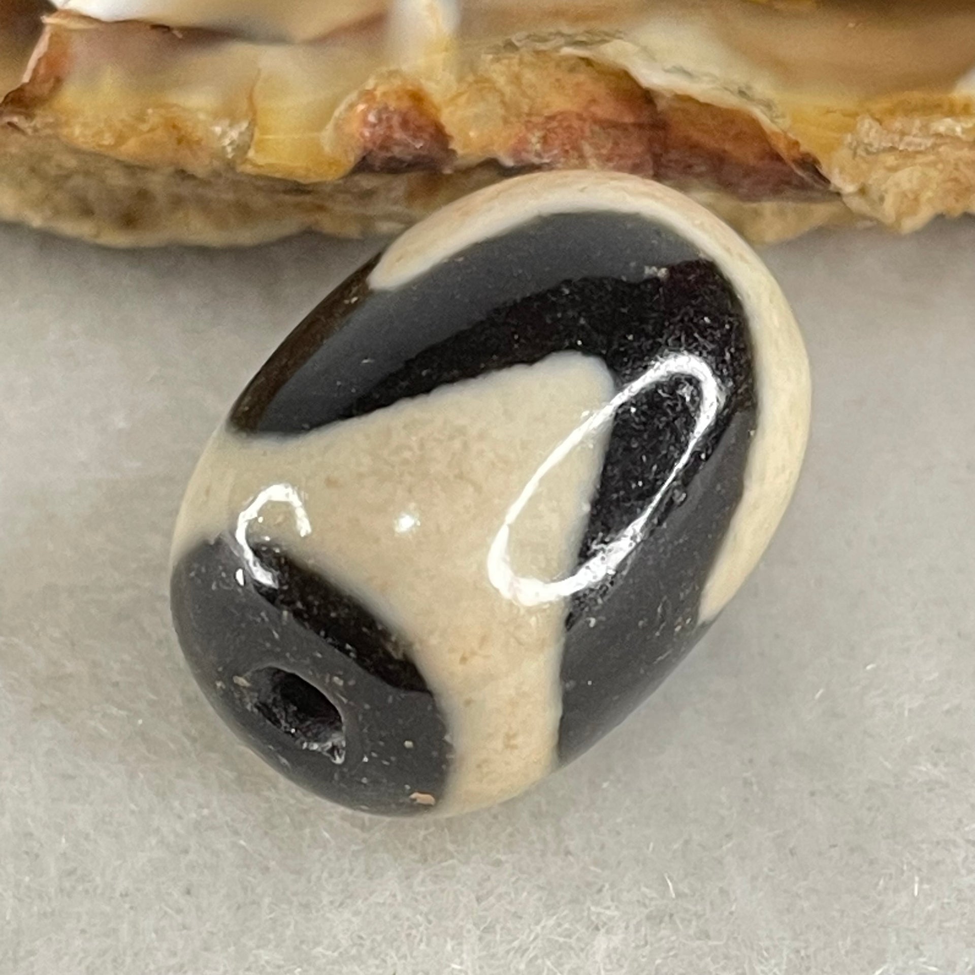 Natural Powerful Tibetan Old Oily Agate Tiger Tooth Daluo Dzi Bead Heavenly Master (Tian Zhu) 虎呀天诛 4.76g 17.8 by 13.1mm - Huangs Jadeite and Jewelry Pte Ltd