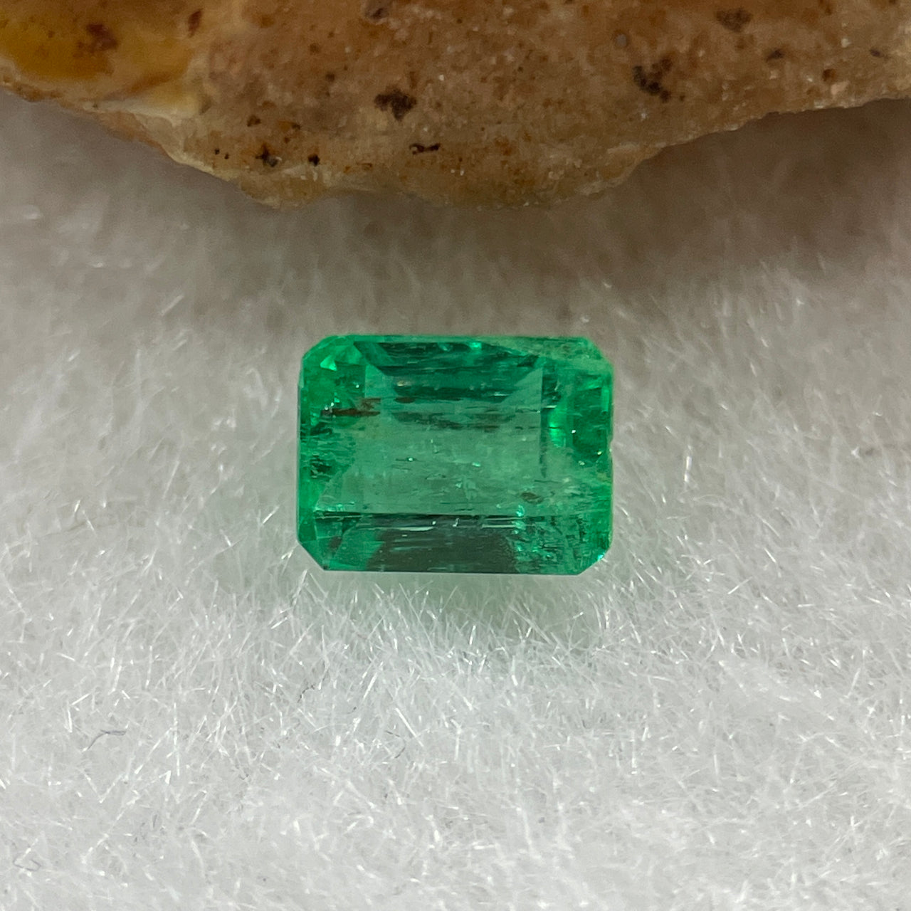 Natural Colombia Vivid Green Emerald (Beryl) Cut-Cornered Square Step cut 0.42ct 5.0 by 4.9 by 2.9mm - Huangs Jadeite and Jewelry Pte Ltd
