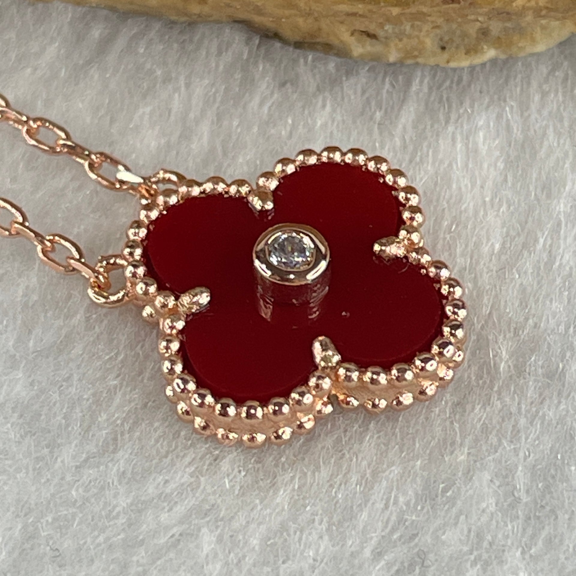 0.15Ct Colourless Round Brilliant Diameter 3.25mm VVS1 Excellent Cut Moissanite Excellent Polish Excellent Symmetry None Florescence in S925 Gold Color Red 4 Leaf Clover Necklace Length 36-45cm GRA 321966017 - Huangs Jadeite and Jewelry Pte Ltd