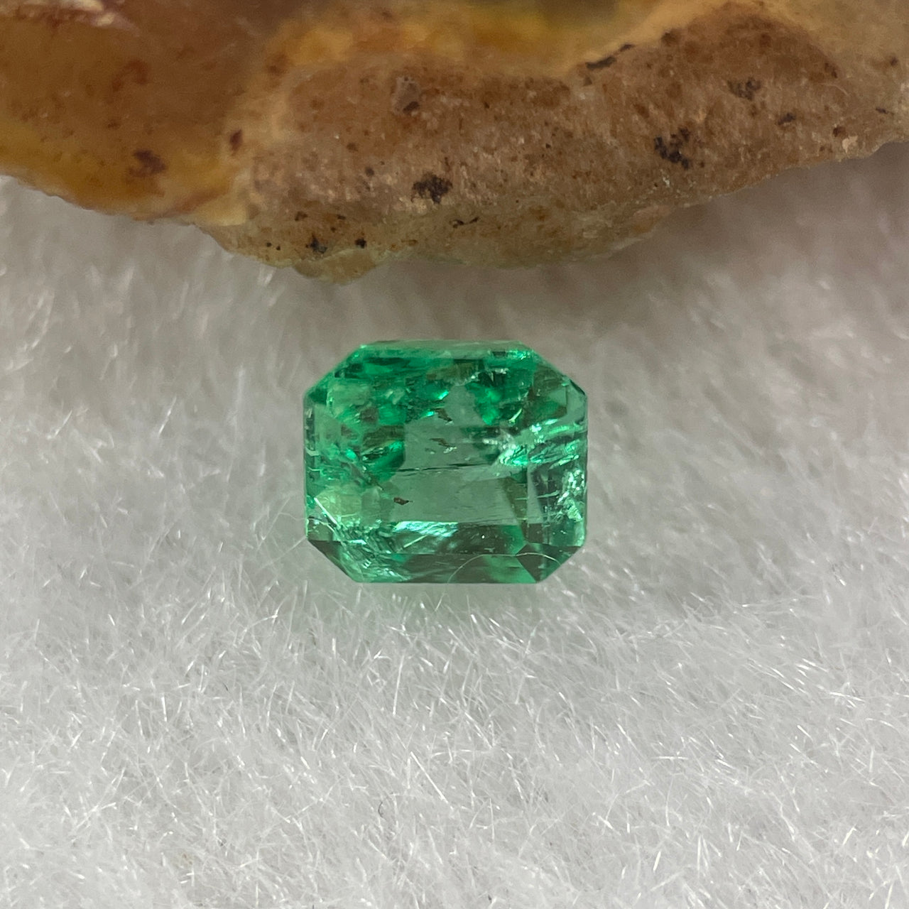 Natural Colombia Green Emerald (Beryl) Cut-Cornered Rectangular step cut 0.52ct 4.7 by 4.5 by 3.7mm - Huangs Jadeite and Jewelry Pte Ltd