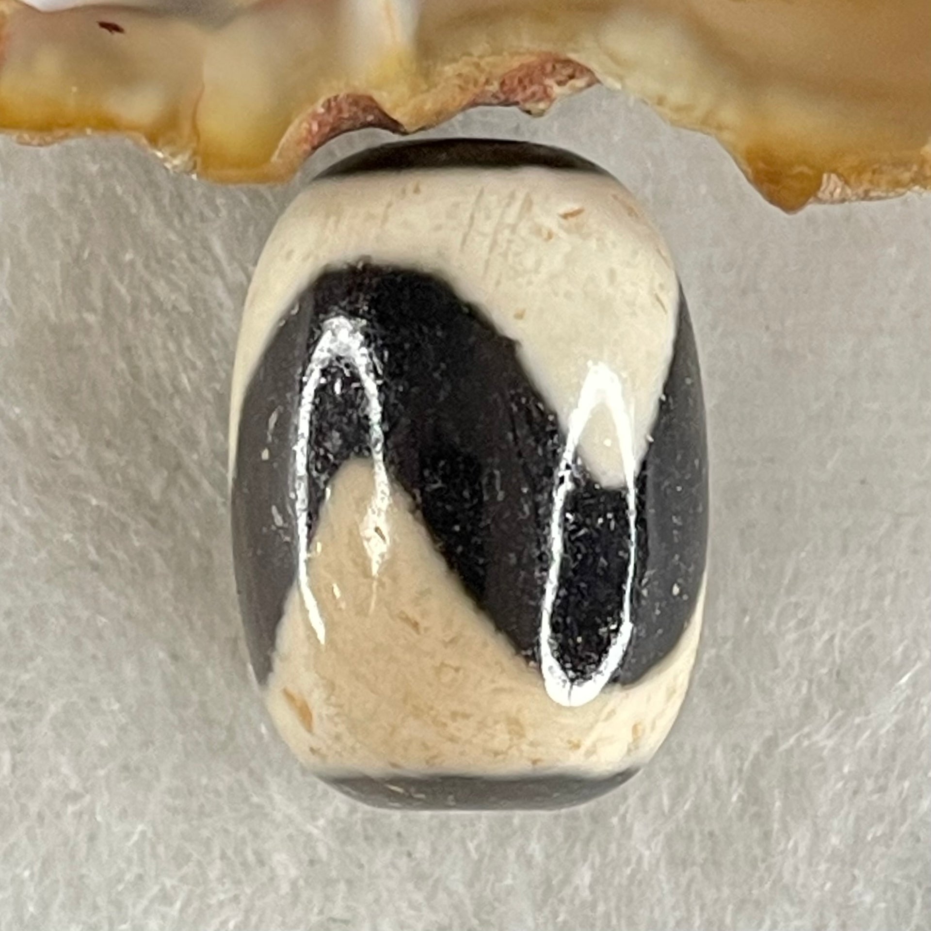 Natural Powerful Tibetan Old Oily Agate Tiger Tooth Daluo Dzi Bead Heavenly Master (Tian Zhu) 虎呀天诛 4.35g 17.6 by 12.6mm - Huangs Jadeite and Jewelry Pte Ltd