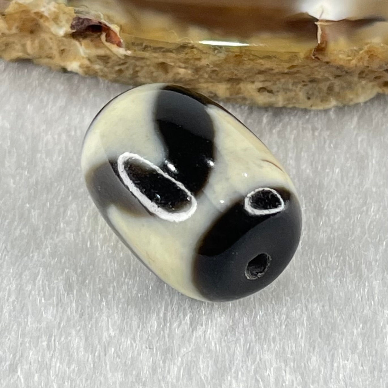 Natural Powerful Tibetan Old Oily Agate Tiger Tooth Daluo Dzi Bead Heavenly Master (Tian Zhu) 虎呀天诛 4.47g 17.6 by 12.6mm - Huangs Jadeite and Jewelry Pte Ltd