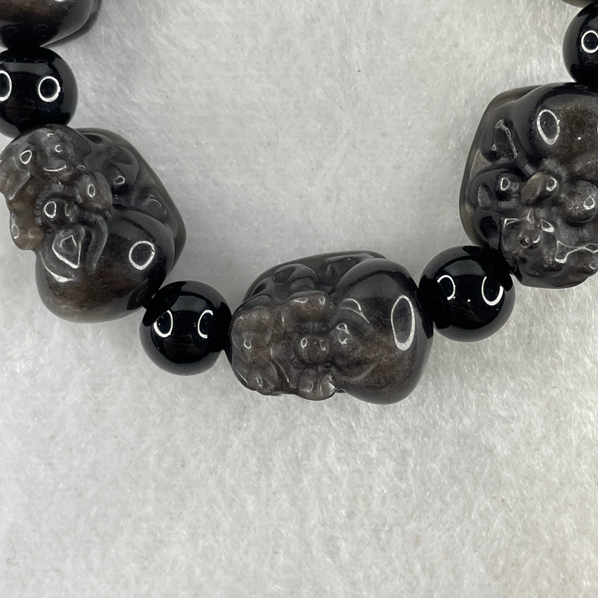 Medium Obsidian Pixiu 17.3 by 12.2 by 12.2mm 8pcs and 8 Beads 8.4mm Bracelet 34.11g 16cm - Huangs Jadeite and Jewelry Pte Ltd