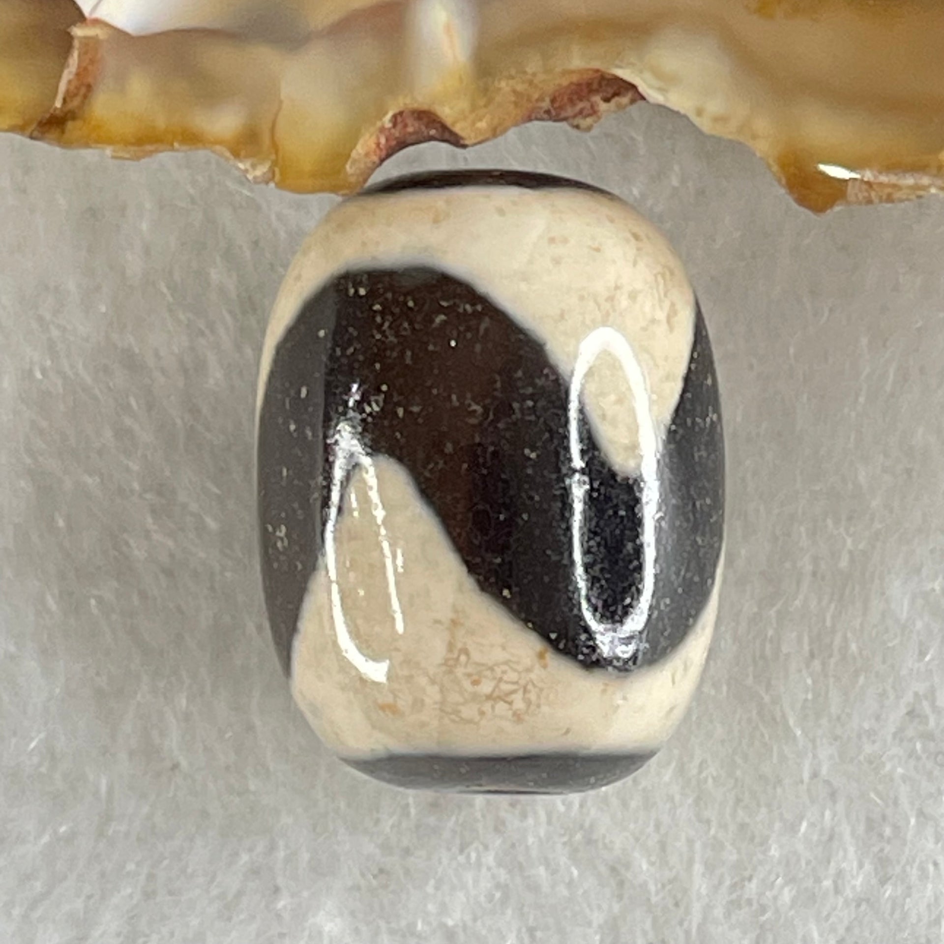 Natural Powerful Tibetan Old Oily Agate Tiger Tooth Daluo Dzi Bead Heavenly Master (Tian Zhu) 虎呀天诛 4.83g 17.5 by 13.3mm - Huangs Jadeite and Jewelry Pte Ltd