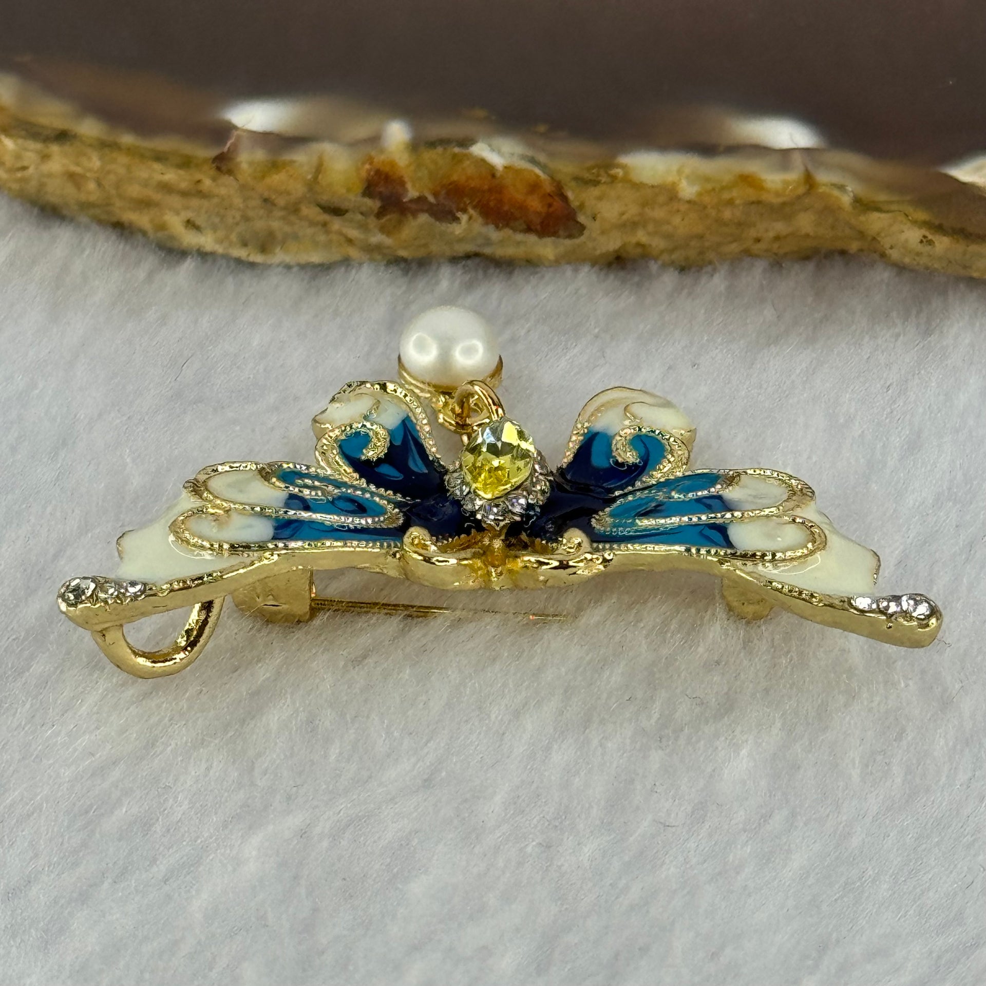 Natural Pearl with Yellow Crystal in Sliver Gold Color Butterfly Brooch 10.83g 49.1 by 36.8 by 9.1mm - Huangs Jadeite and Jewelry Pte Ltd