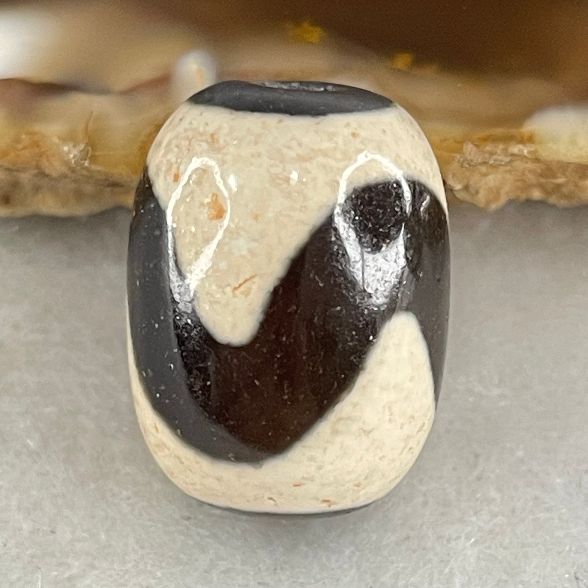 Natural Powerful Tibetan Old Oily Agate Tiger Tooth Daluo Dzi Bead Heavenly Master (Tian Zhu) 虎呀天诛 4.96g 17.7 by 13.4mm - Huangs Jadeite and Jewelry Pte Ltd
