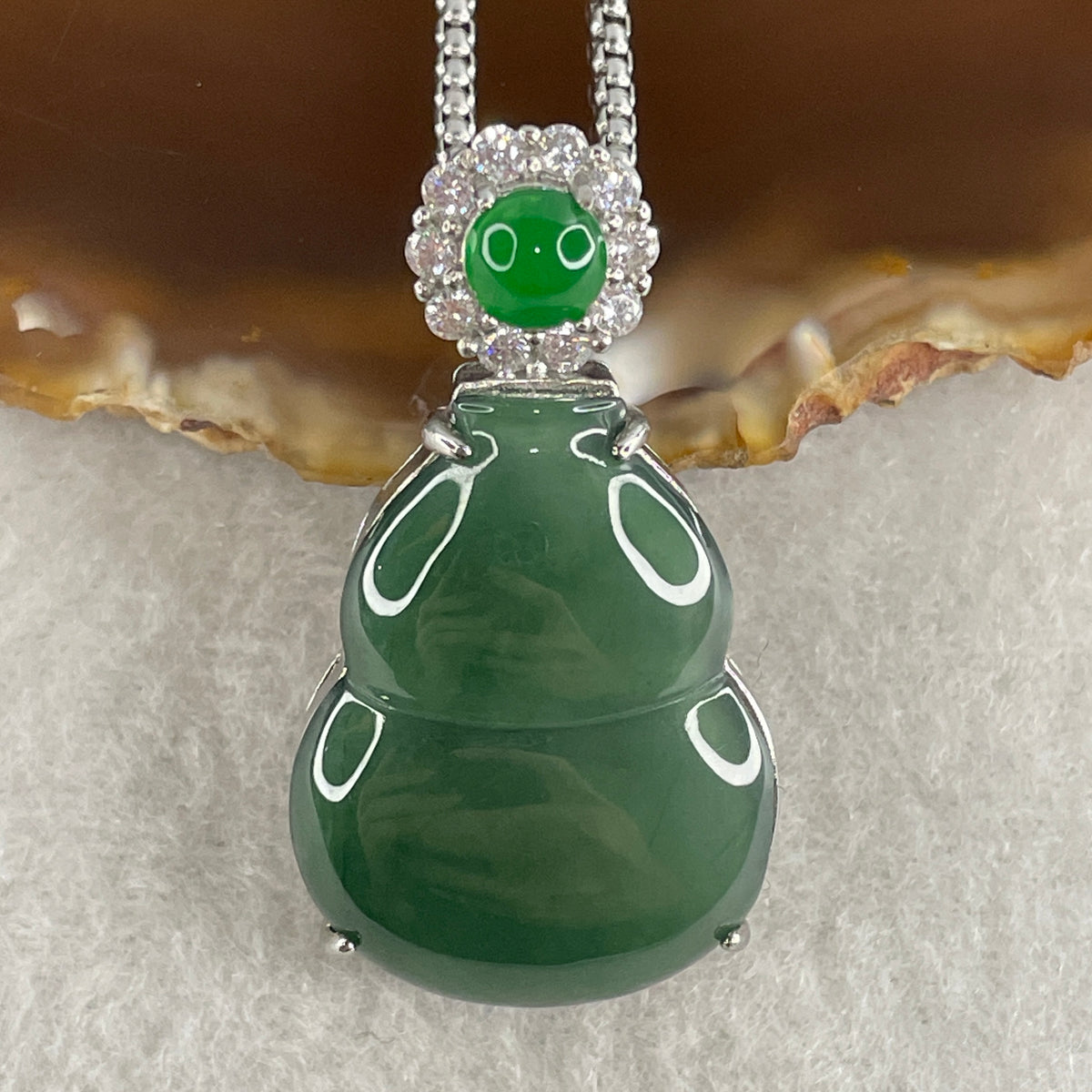 Natural Type A Omphacite Green Jadeite Hulu Necklace in S925 Silver | (16.65g | 58cm S925 | 27.5 x 21.1 x 3.0mm | Health, Abundance & Negative Energy Absorber, Feng Shui Prosperity & Longevity Necklace) - Huangs Jadeite and Jewelry Pte Ltd