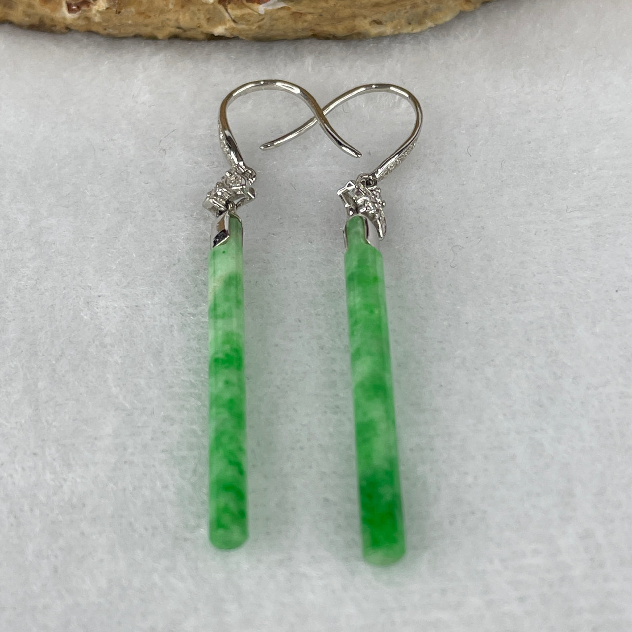 Natural Type A Green & Spicy Green Piao Hua Jadeite Pillar Earrings | Solid 18K White Gold & Diamond Pave Linear Droplets | "Luminous Willow" Elegant Protection & Prosperity Drops (3.11g | 32.6x3.1mm)