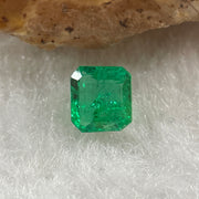 Natural Colombia Vivid Green Emerald (Beryl) Cut-Cornered Rectangular Step cut 0.45ct 5.0 by 4.6 by 2.8m - Huangs Jadeite and Jewelry Pte Ltd