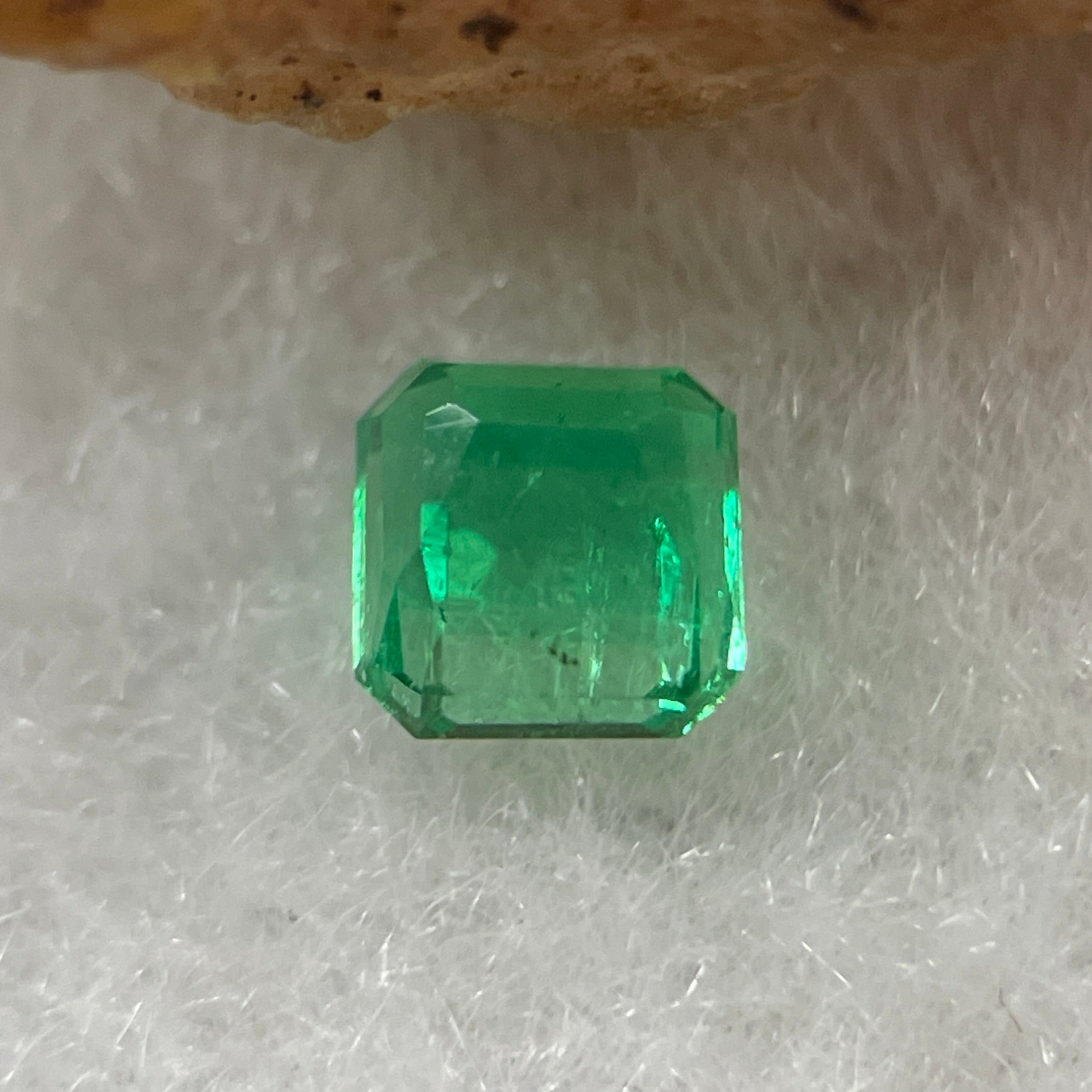 Natural Colombia Vivid Green Emerald (Beryl) Cut-Cornered Square Step cut 0.46ct 4.4 by 4.3 by 2.9mm - Huangs Jadeite and Jewelry Pte Ltd