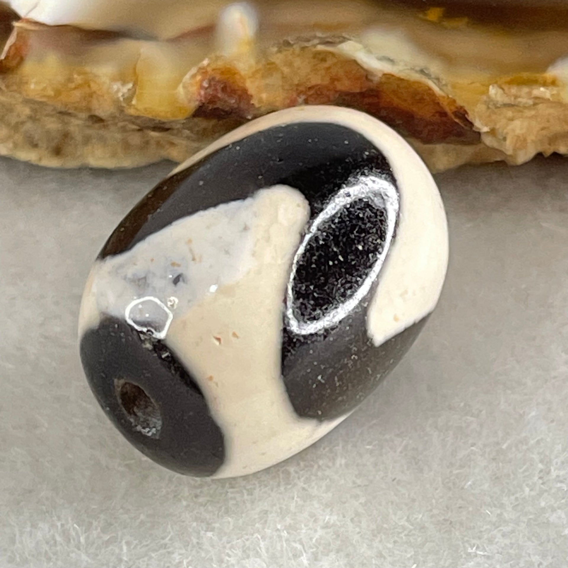Natural Powerful Tibetan Old Oily Agate Tiger Tooth Daluo Dzi Bead Heavenly Master (Tian Zhu) 虎呀天诛 4.70g 17.7 by 13.2mm - Huangs Jadeite and Jewelry Pte Ltd