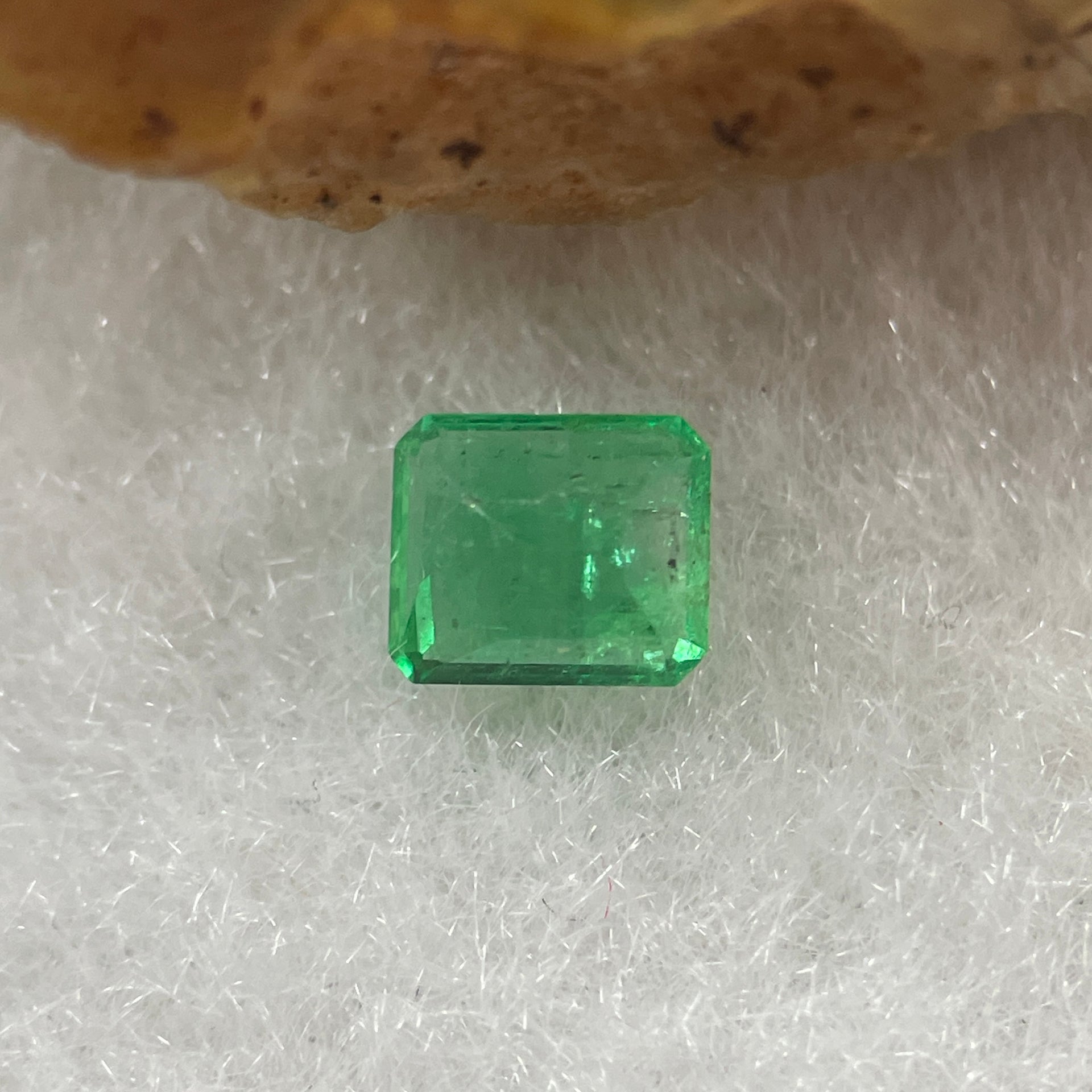 Natural Colombia Vivid Green Emerald (Beryl) Cut-Cornered Rectangular Step cut 0.40ct 4.9 by 4.2 by 2.6mm - Huangs Jadeite and Jewelry Pte Ltd