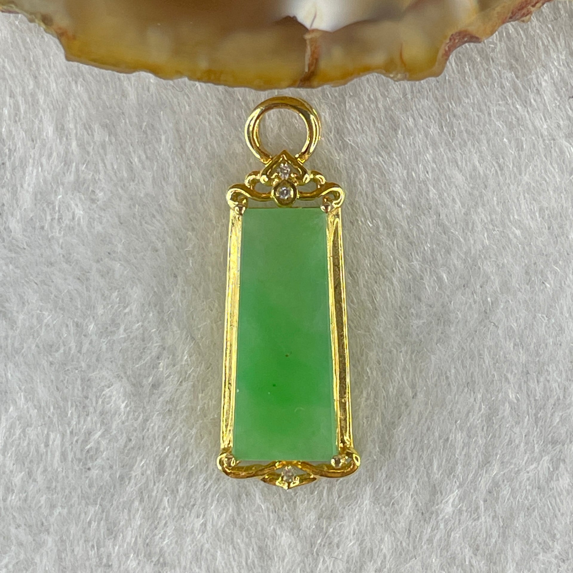 18K Yellow Gold Type A Natural Apple Green Jadeite Wu Shi Pai 16.5 by 7.1 by 2.5mm with Natural Diamonds Pendant 1.88g - Huangs Jadeite and Jewelry Pte Ltd