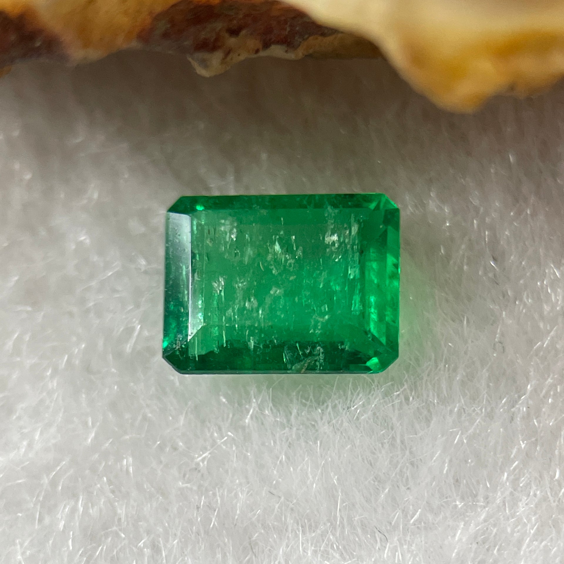 Natural Colombia Green Emerald (Beryl) Cut-Cornered Rectangular step cut 0.72ct 6.6 by 5.3 by 2.4mm - Huangs Jadeite and Jewelry Pte Ltd