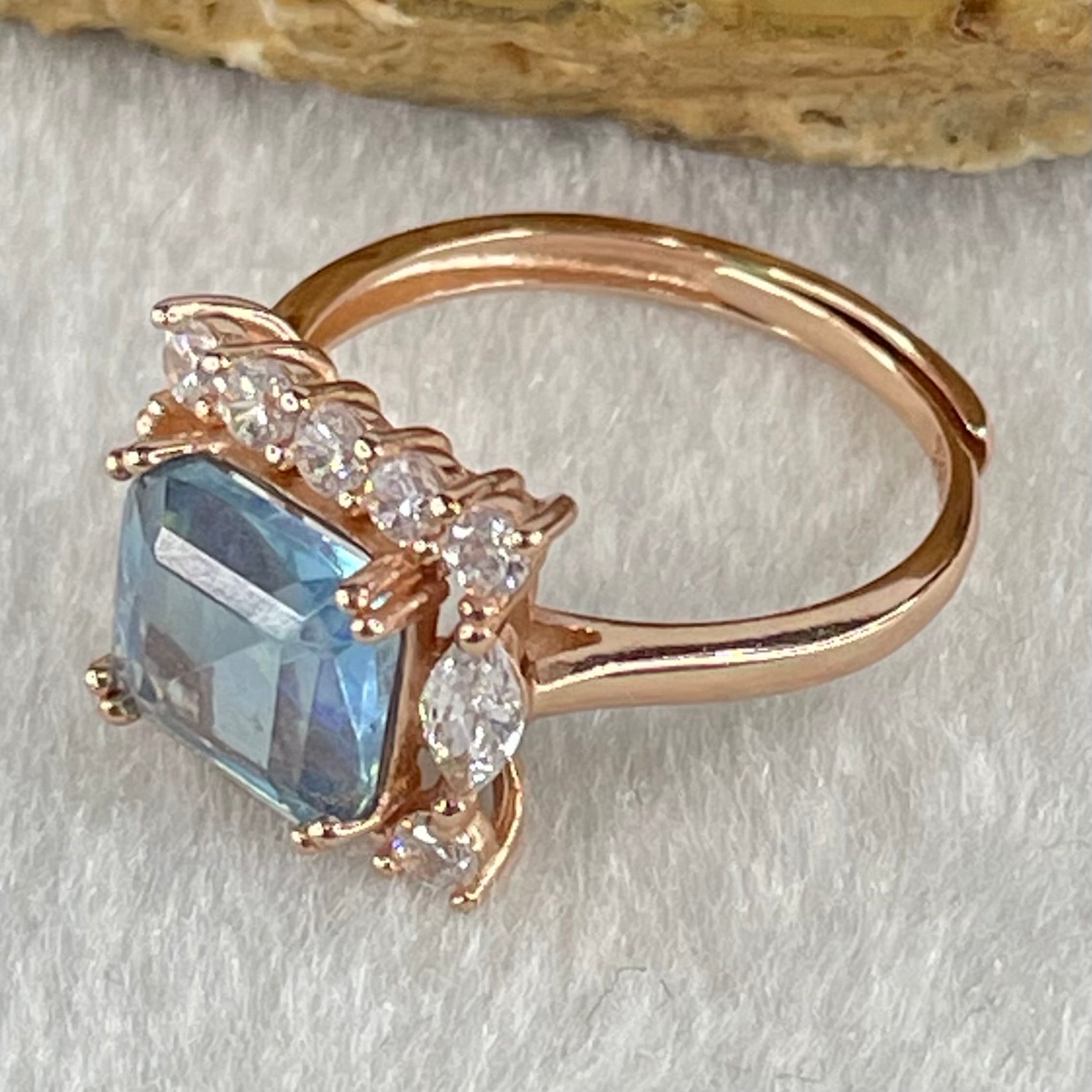 Natural Aquamarine with Crystals in S925 Sliver Rose Gold Color Ring (Adjustable Size) 2.90g 8.7 by 8.2 by 3.0mm - Huangs Jadeite and Jewelry Pte Ltd