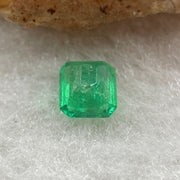 Natural Colombia Vivid Green Emerald (Beryl) Cut-Cornered Rectangular Step cut 0.44ct 4.8 by 4.6 by 2.9mm - Huangs Jadeite and Jewelry Pte Ltd
