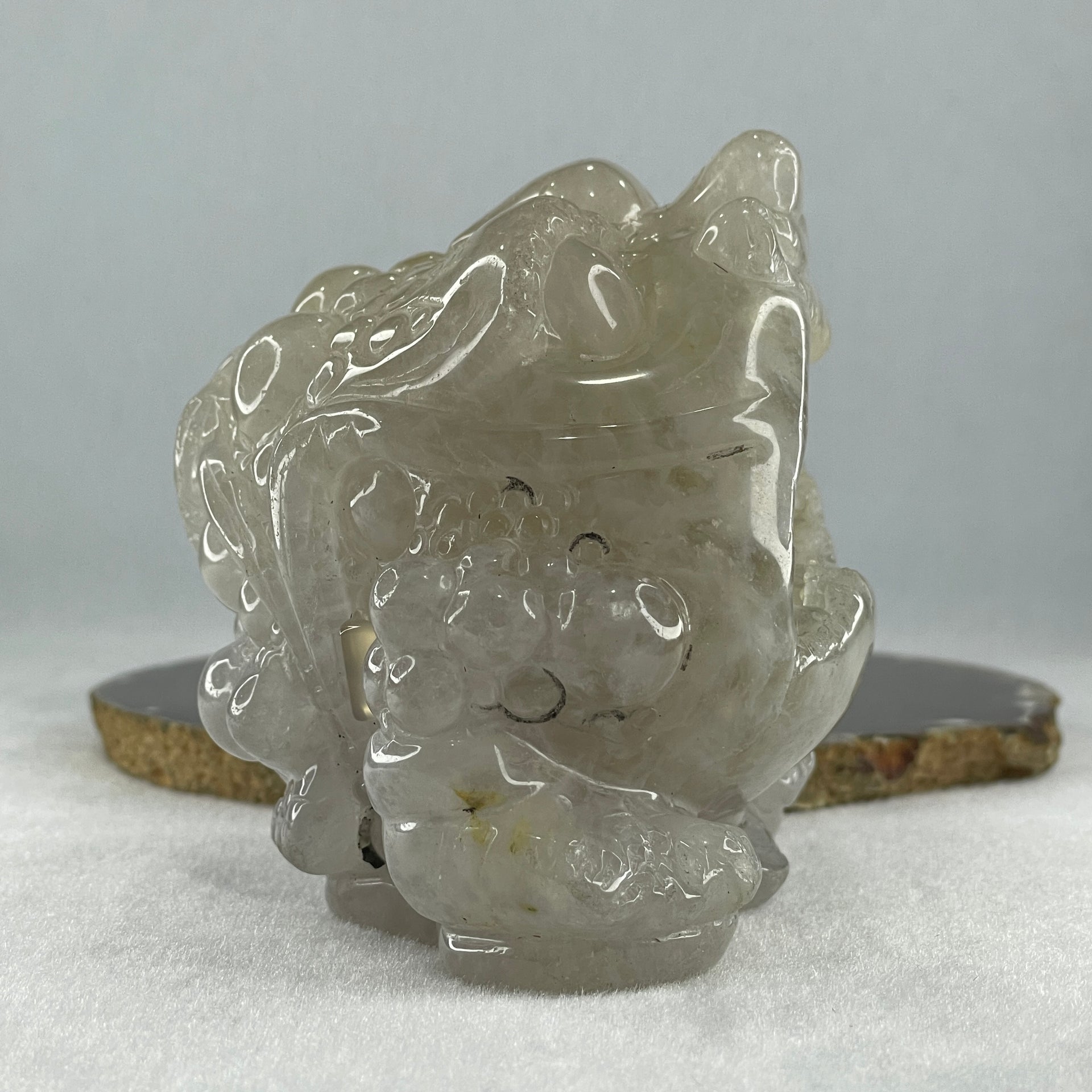 Natural White Agate with Citrine 3 Legged Toast Display 800.5g 113.0 by 85.0 by 90.0mm - Huangs Jadeite and Jewelry Pte Ltd