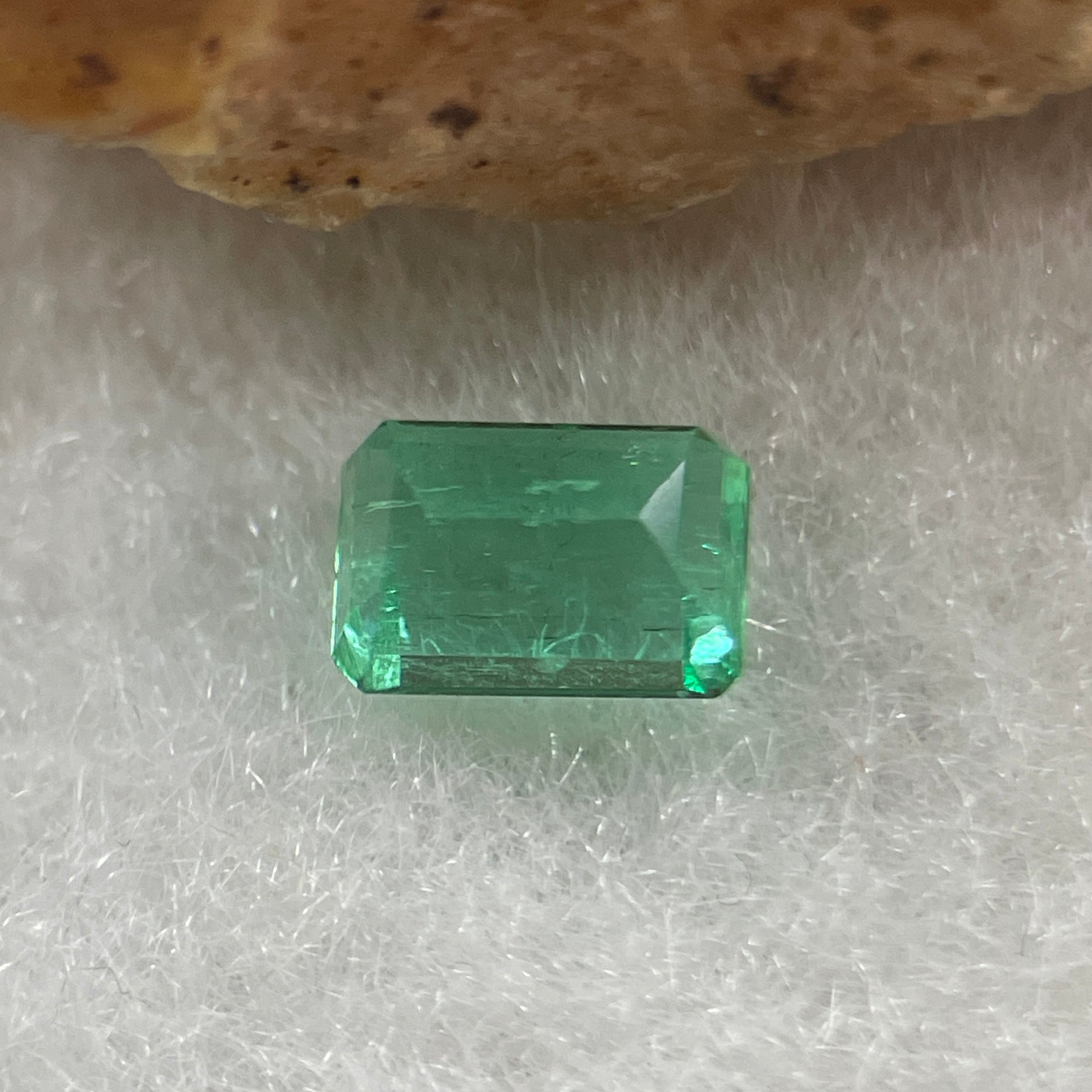 Natural Colombia Vivid Green Emerald (Beryl) Cut-Cornered Rectangle Step cut 0.49ct 5.4 by 3.7 by 2.9mm - Huangs Jadeite and Jewelry Pte Ltd