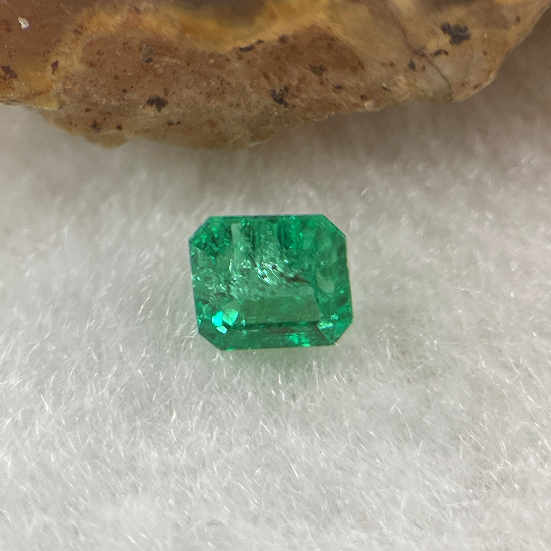 Natural Colombia Green Emerald (Beryl) Cut-Cornered Rectangular step cut 0.64ct 4.9 by 4.7 by 3.7mm - Huangs Jadeite and Jewelry Pte Ltd
