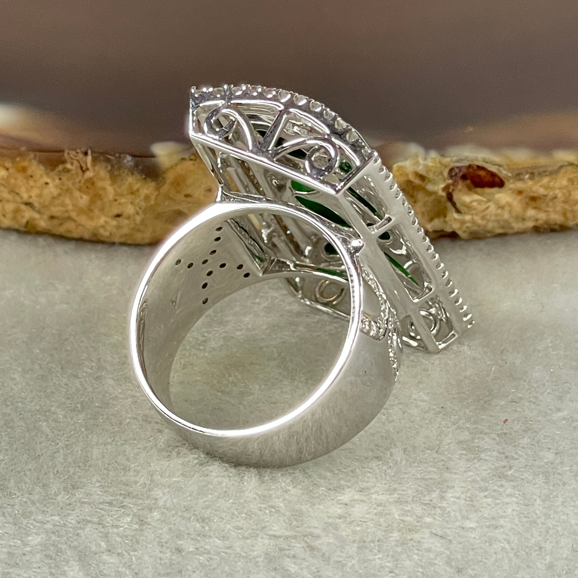 Natural Type A Translucent Old Mine Spicy Green with Dark Green Veins Piao Hua Burma Myanmar Jadeite approx. 24.14 by 13.50 by 1.55mm in 18K White Gold and Natural Diamonds Ring 13.59g (67.93cts) US7.4 HK16.5 BIG Cert. B013415 - Huangs Jadeite and Jewelry Pte Ltd