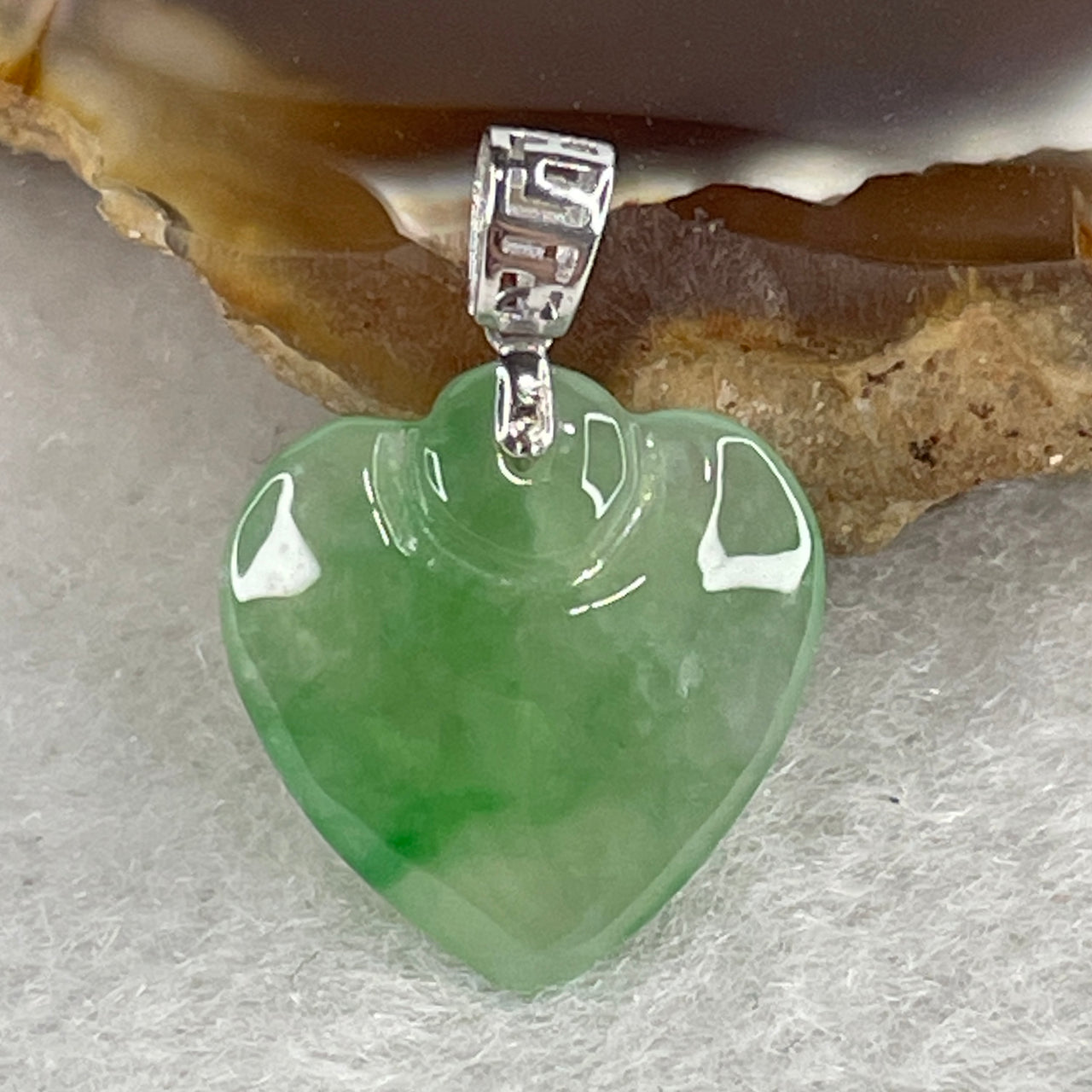 Natural Type A Semi-Icy Light Green Jadeite Heart Pendant | Emerald Green Piao Hua Floating Flora Solid 18K 750 White Gold Clasp Luxury Charm (0.98g 13.4x12.9x3.3mm)