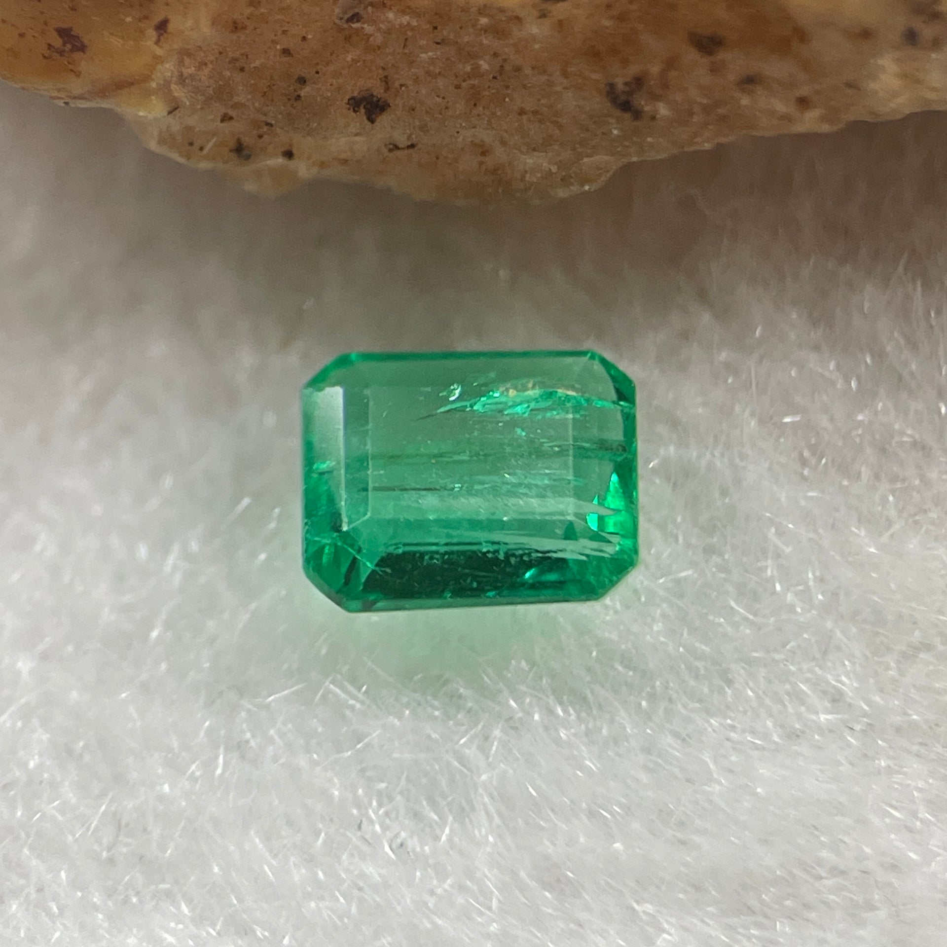 Natural Colombia Vivid Green Emerald (Beryl) Cut-Cornered Rectangular Step cut 0.46ct 5.3 by 4.6 by 2.4mm - Huangs Jadeite and Jewelry Pte Ltd