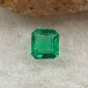 Natural Colombia Vivid Green Emerald (Beryl) Cut-Cornered Rectangular Step cut 0.44ct 4.9 by 4.5 by 2.9mm - Huangs Jadeite and Jewelry Pte Ltd