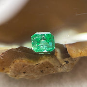 Natural Colombia Green Emerald (Beryl) Cut-Cornered Rectangular step cut 0.66ct 5.2 by 4.6 by 3.9mm - Huangs Jadeite and Jewelry Pte Ltd