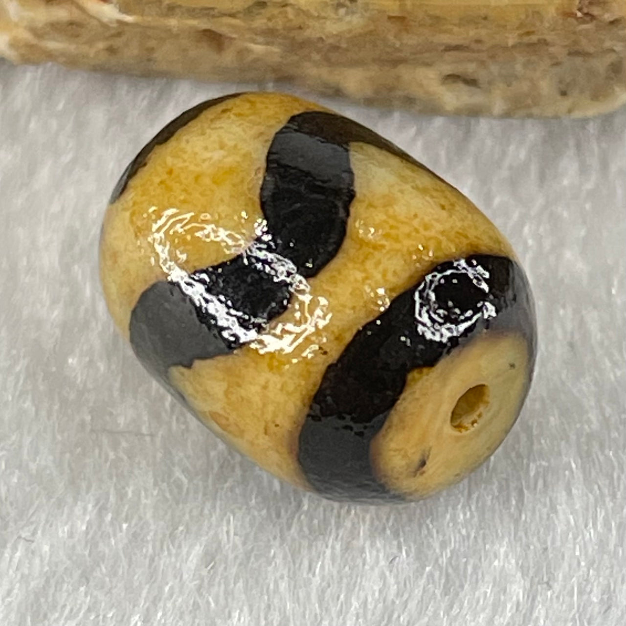 Natural Powerful Tibetan Old Oily Agate Tiger Tooth Daluo Dzi Bead Heavenly Master (Tian Zhu) 虎呀天诛 2.38g 13.6 by 10.3mm - Huangs Jadeite and Jewelry Pte Ltd