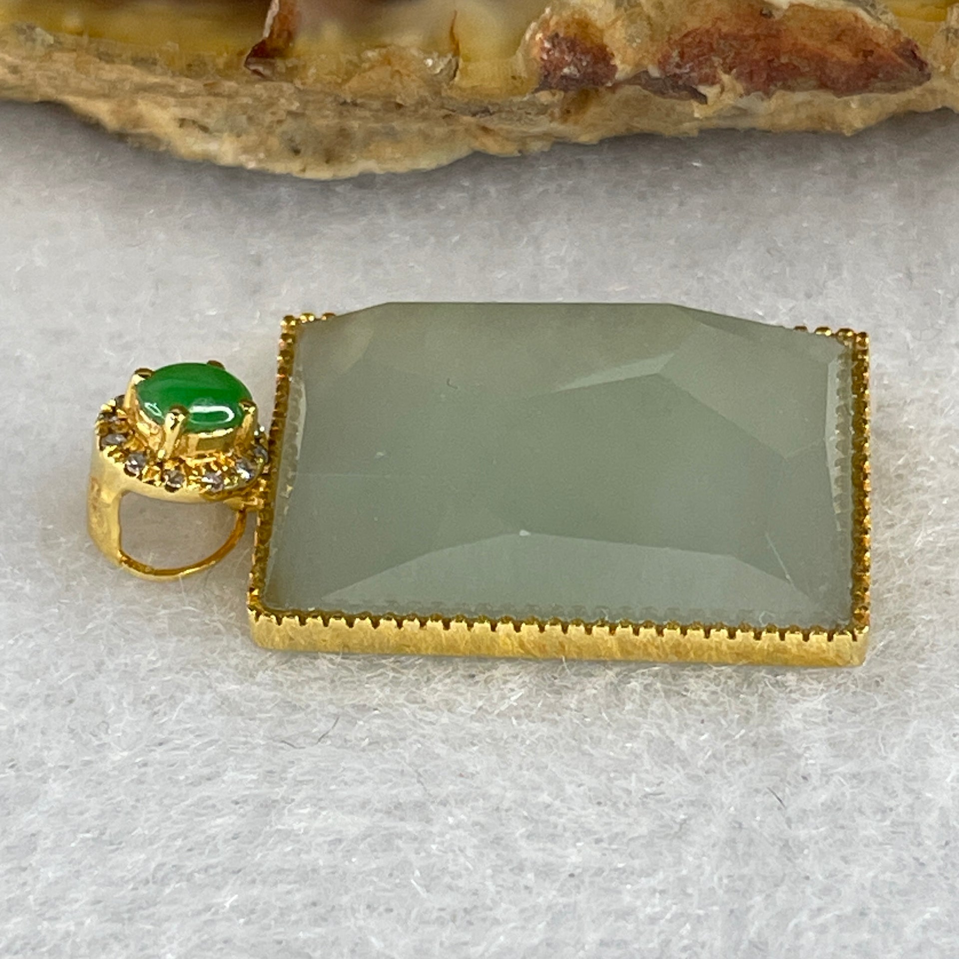 Certified Type A Icy Jade Jadeite Wu Shi Pai Jade Jadeite 18k Yellow Gold 4.11g 35.3 by 12.6 by 5.9mm - Huangs Jadeite and Jewelry Pte Ltd