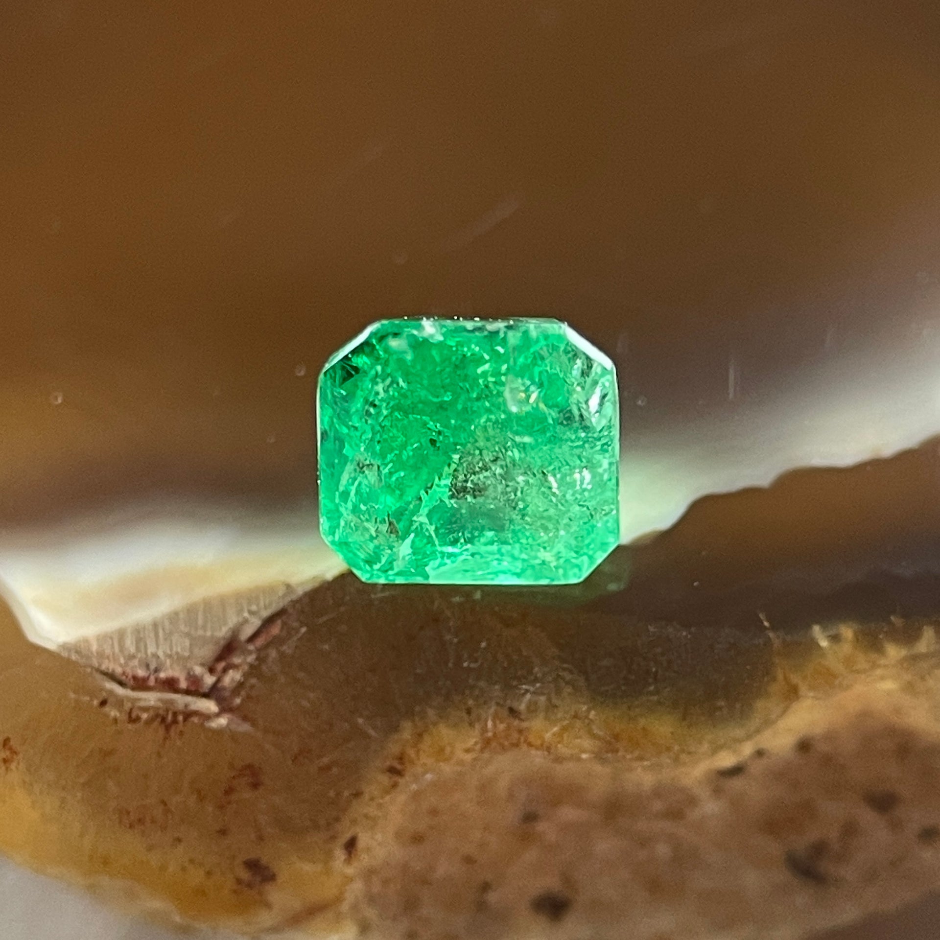 Natural Colombia Vivid Green Emerald (Beryl) Cut-Cornered Square Step cut 0.47ct 4.5 by 4.5 by 3.5mm - Huangs Jadeite and Jewelry Pte Ltd