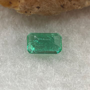Natural Colombia Vivid Green Emerald (Beryl) Cut-Cornered Rectangle Step cut 0.49ct 5.8 by 3.8 by 2.6mm - Huangs Jadeite and Jewelry Pte Ltd