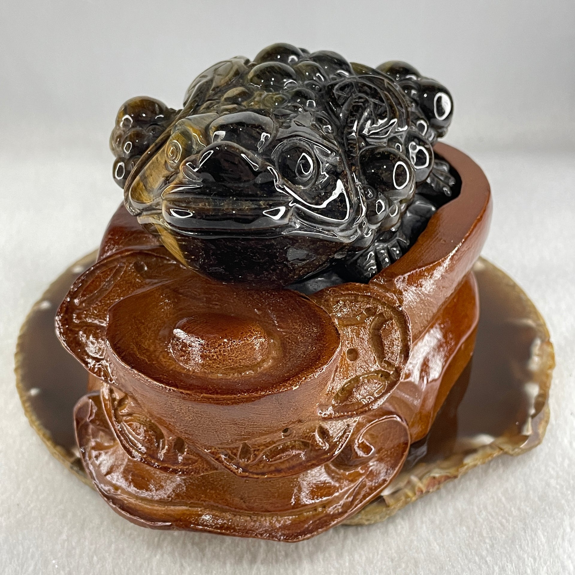 Natural Yellow Tiger's Eye Quartz 3 Legged Toad with Ancient Coin with Wooden Stand Display635.0g 128.1 by 90.7 by 92.5mm - Huangs Jadeite and Jewelry Pte Ltd