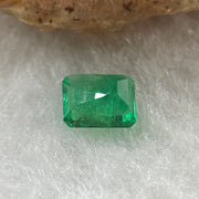 Natural Colombia Vivid Green Emerald (Beryl) Cut-Cornered Rectangle Step cut 0.42ct 5.1 by 4.1 by 2.6mm - Huangs Jadeite and Jewelry Pte Ltd
