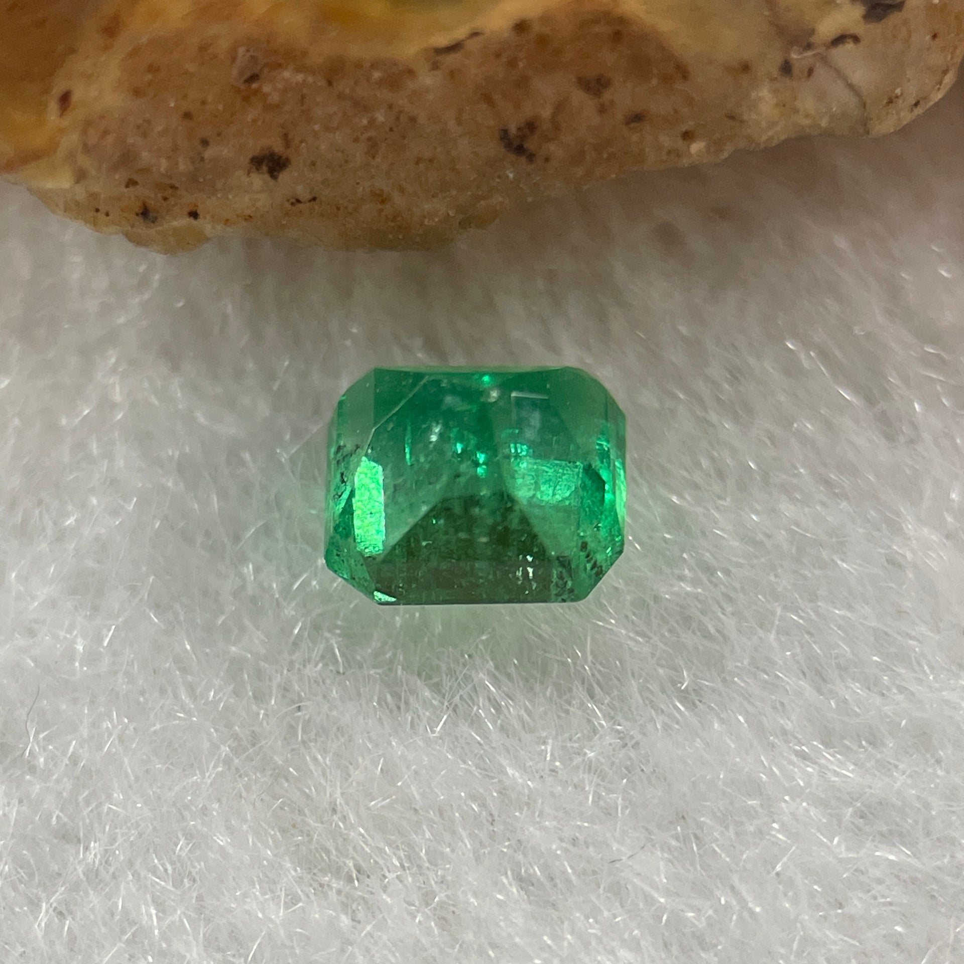 Natural Colombia Green Emerald (Beryl) Cut-Cornered Rectangular step cut 0.51ct 4.8 by 4.5 by 3.3mm - Huangs Jadeite and Jewelry Pte Ltd