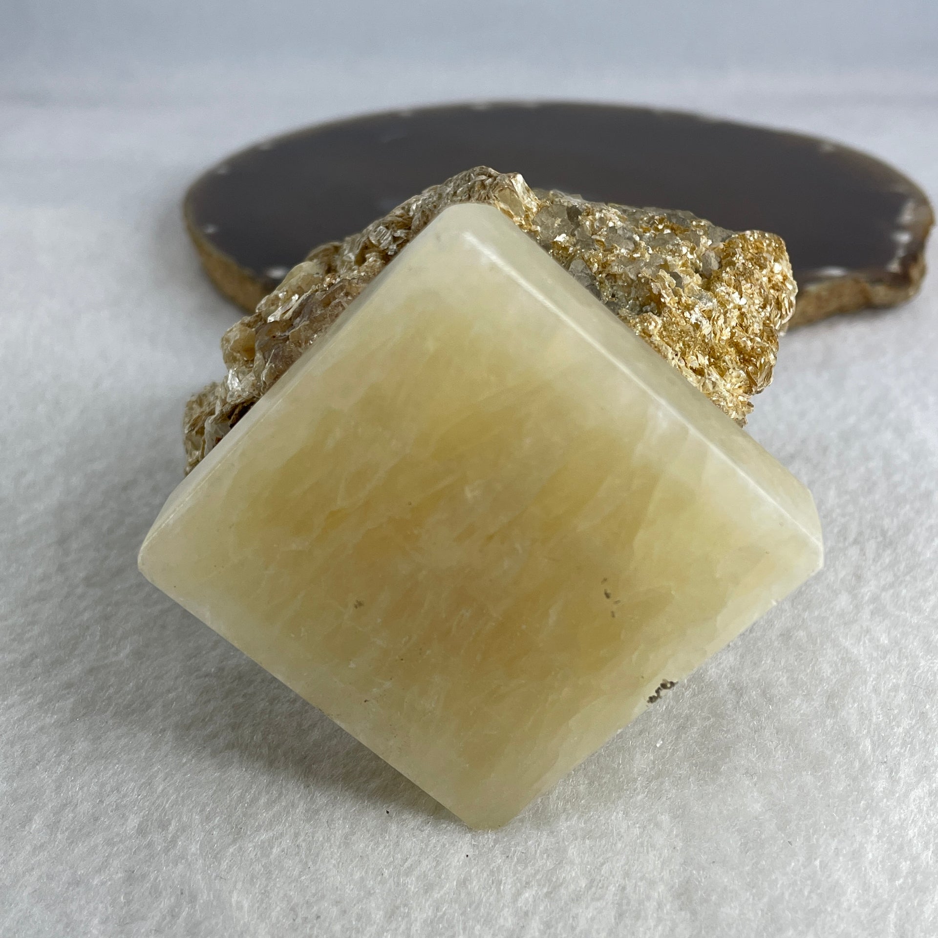 Natural Clear Quartz with Muscovite Cluster Display with Stand 473.27g 86.5 by 59.0 by 104.4mm - Huangs Jadeite and Jewelry Pte Ltd