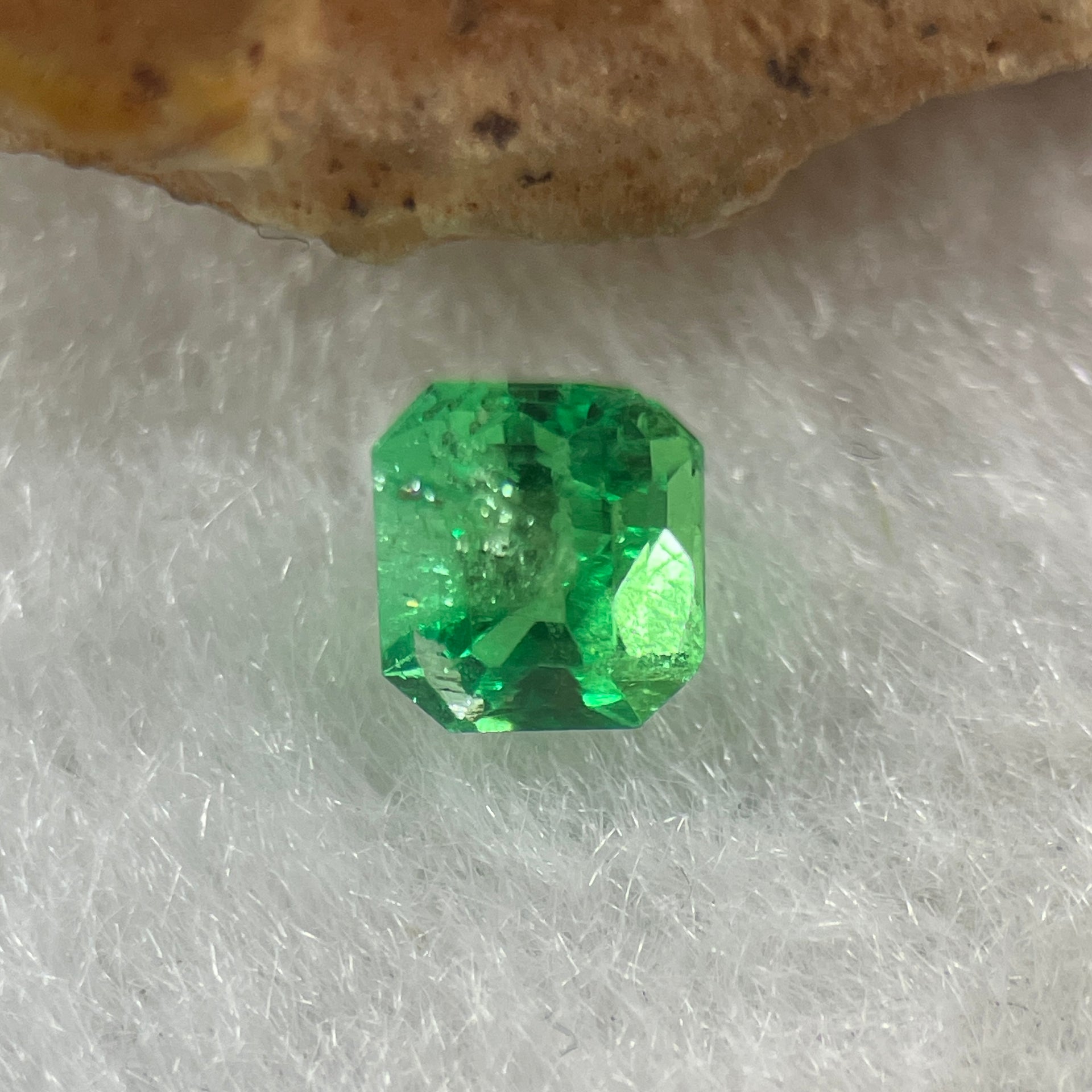 Natural Colombia Green Emerald (Beryl) Cut-Cornered Rectangular step cut 0.53ct 5.1 by 4.5 by 3.7mm - Huangs Jadeite and Jewelry Pte Ltd