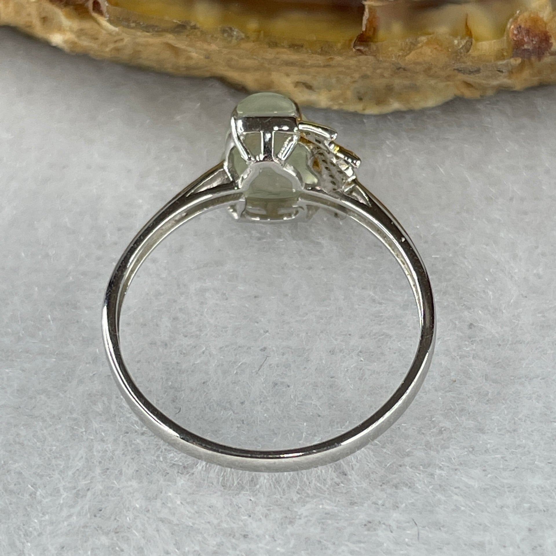 Type A Glassy Type Jade Jadeite Hulu Ring with 18k White Gold 1.60g 8.5 by 6.3 by 1.8mm US6.5 HK14 - Huangs Jadeite and Jewelry Pte Ltd