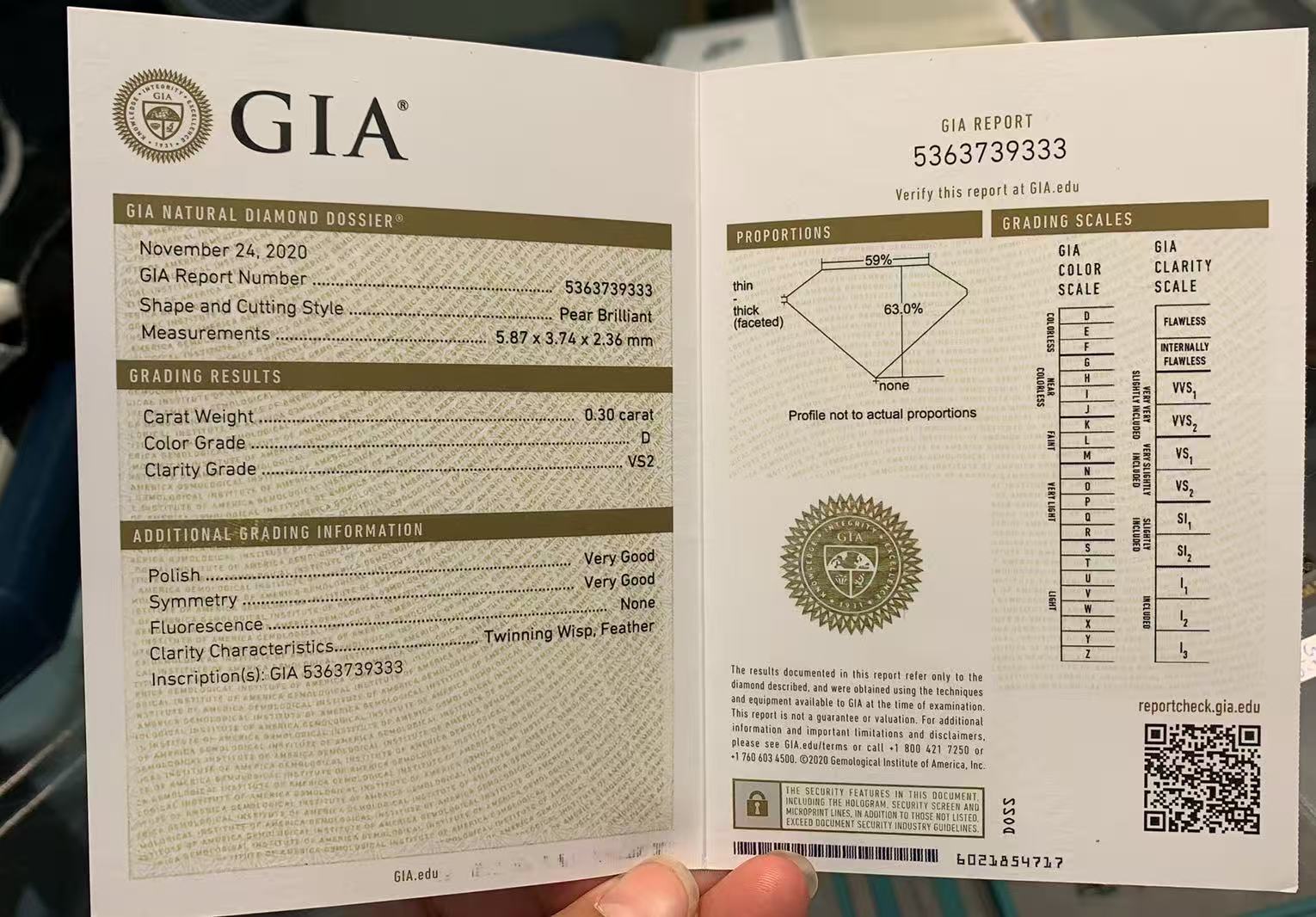 High Grade Natural Diamonds Tear Drop Shape D Color 0.3ct and Melees 0.6ct Platinum PT950 Ring Total 5.53g US7 HK15.5 EU54 Inner Diameter 17.4mm with GIA Cert - Huangs Jadeite and Jewelry Pte Ltd