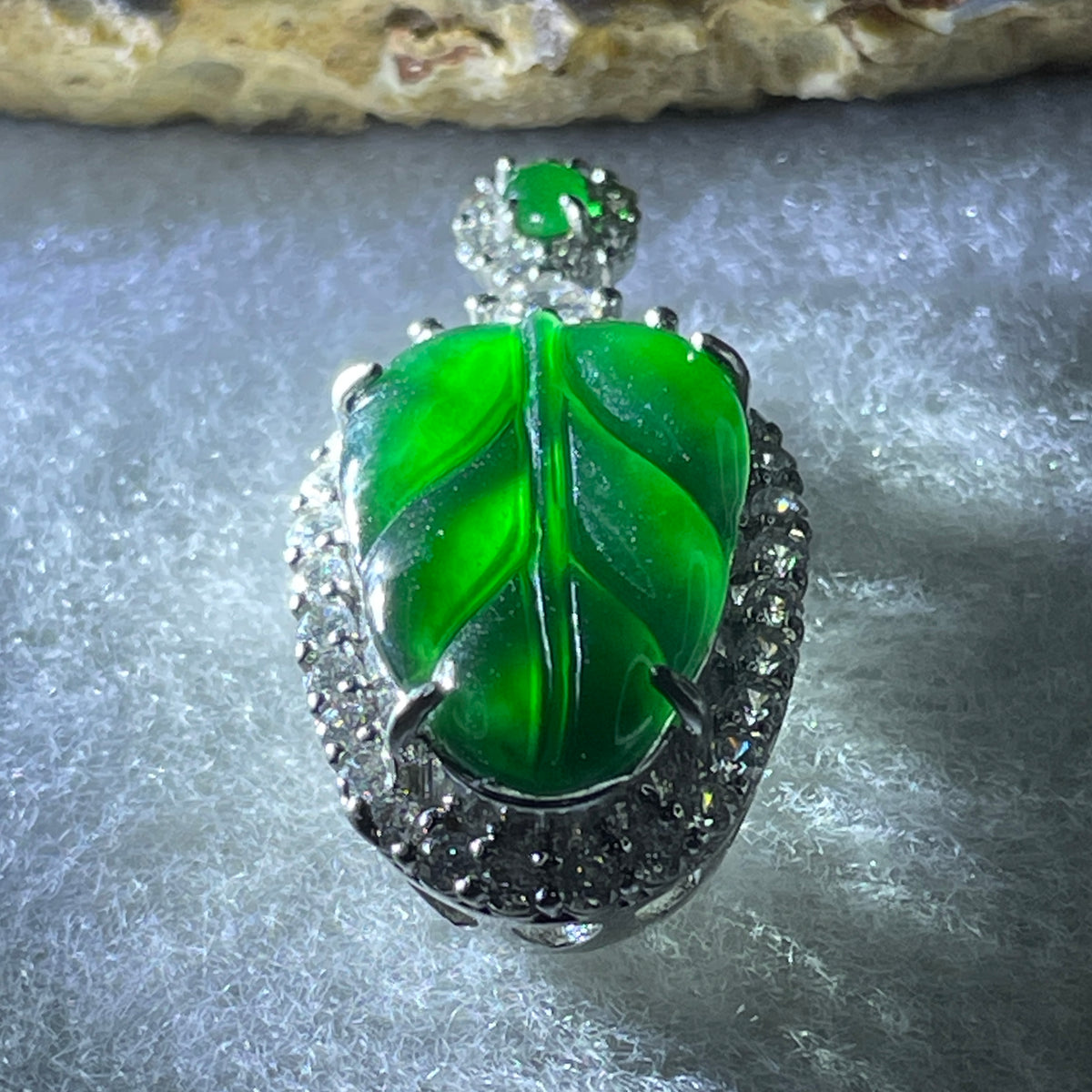 Natural Type A Omphacite Spicy Green Jadeite Leaf Pendant in S925 Silver | (5.49g | 20.5 x 13.5 x 2.0mm | Career Success & Growth Anchor, Feng Shui Prosperity & Abundance Pendant) - Huangs Jadeite and Jewelry Pte Ltd