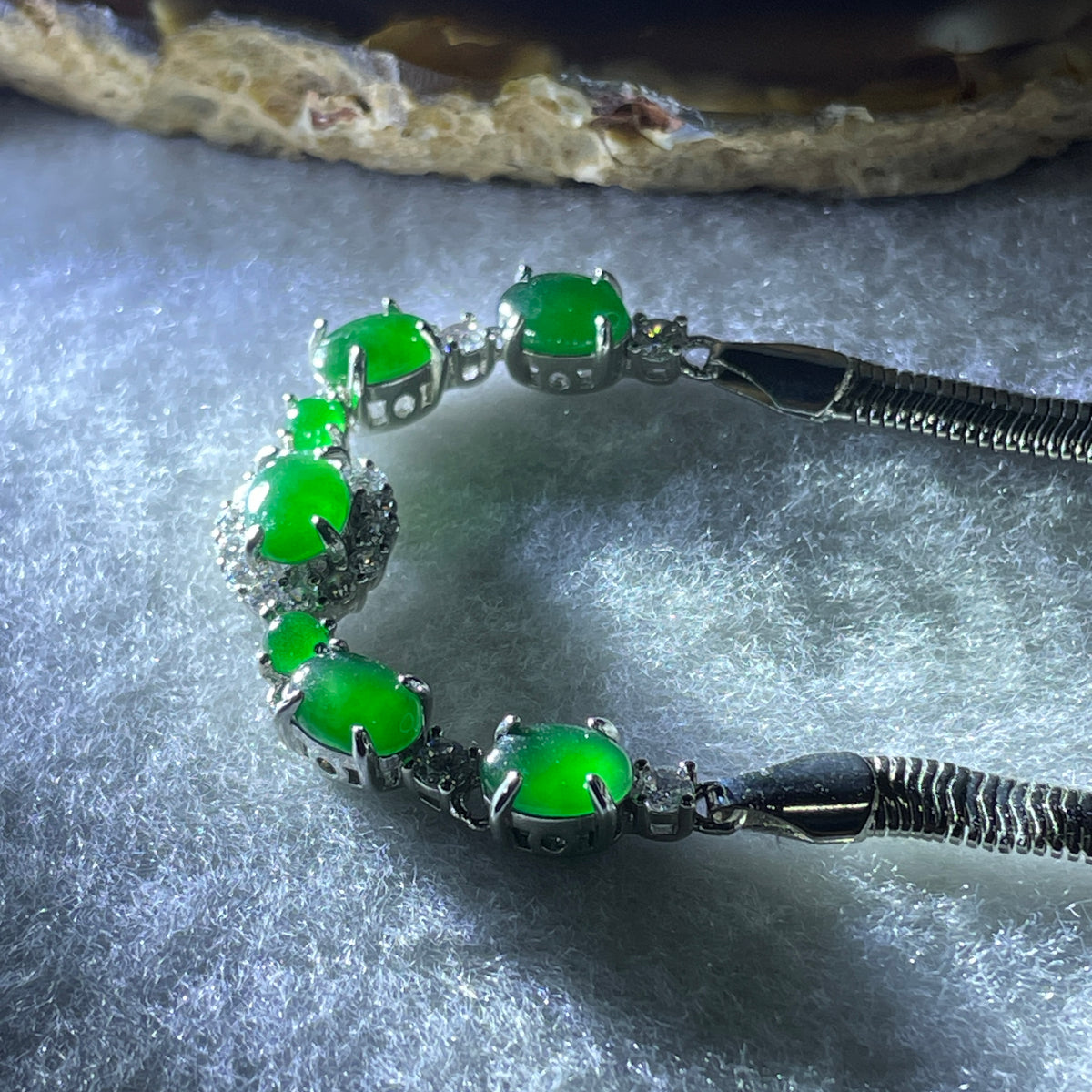 Natural Type A Omphacite Spicy Green Jadeite Cabochon Bracelet in S925 Silver | (7.03g | 15–18cm Adj | 1 Pc 7.0x5.0x2.5mm + 4 Pcs 6.8x4.6x2.5mm | "Wǔ Fú Lín Mén" Five Blessings Anchor, Feng Shui Prosperity & Executive Charm Strand) - Huangs Jadeite and Jewelry Pte Ltd