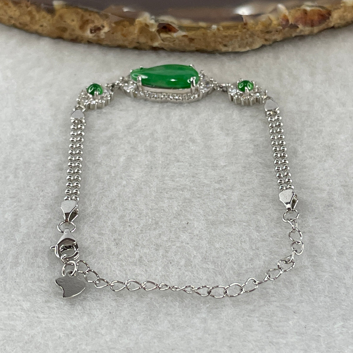 Natural Type A Omphacite Green Jadeite with Green Glass Accent in S925 Silver Bracelet | (5.03g | 13–16cm | 15.1 x 8.0 x 2.2mm | "Jīn Yù Mǎn Táng" Elegance & Abundance Anchor, Feng Shui Prosperity Strand) - Huangs Jadeite and Jewelry Pte Ltd